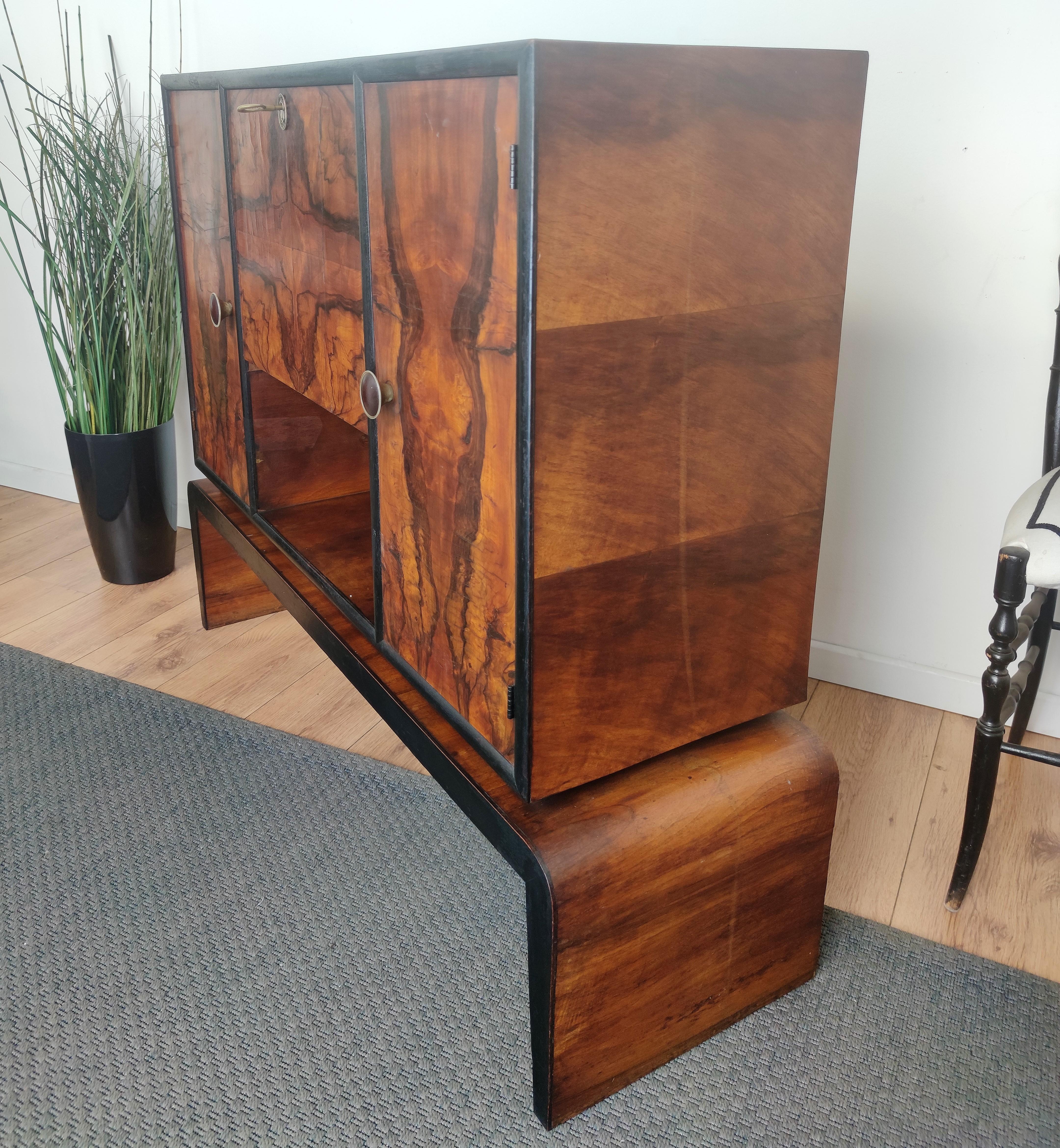 20th Century 1940s Art Deco Midcentury Italian Walnut Burl and Mirror Dry Bar Cabinet