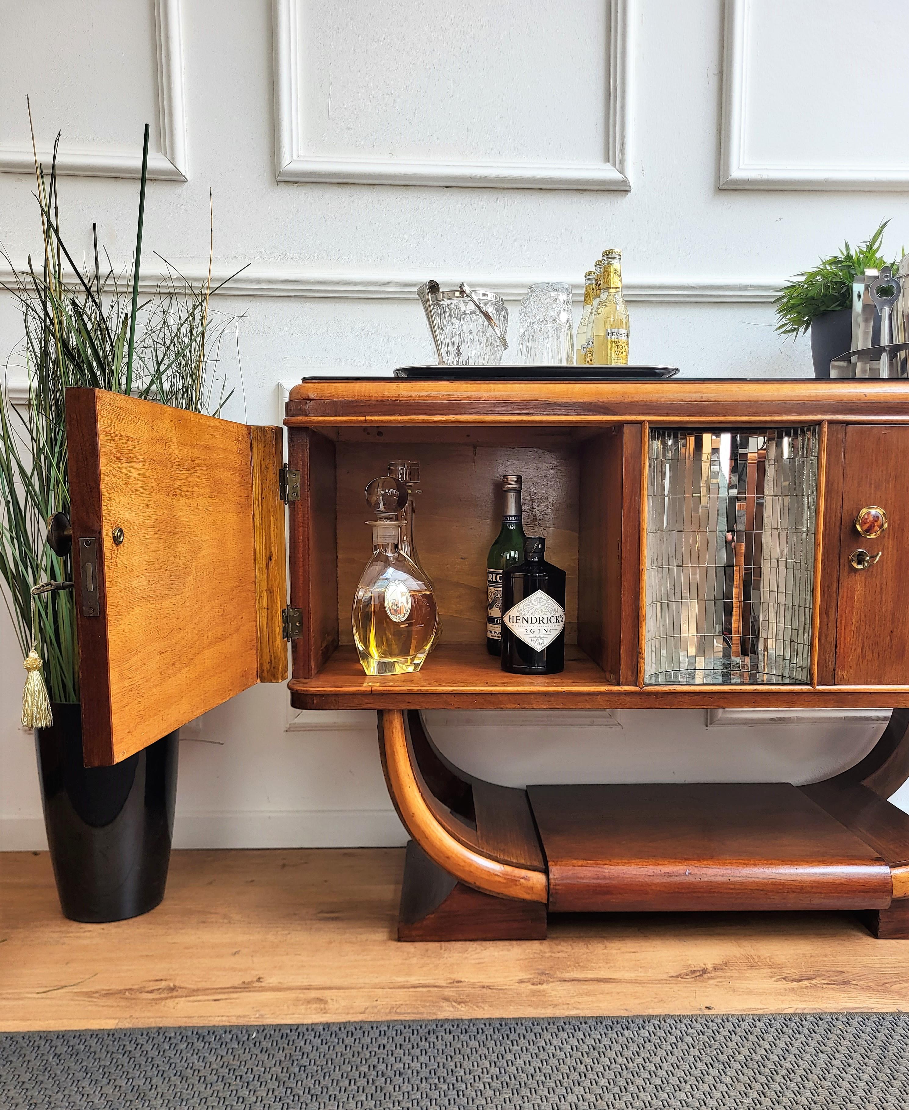 1940s Art Deco Midcentury Italian Walnut Burl and Mirror Mosaic Dry Bar Cabinet In Good Condition In Carimate, Como