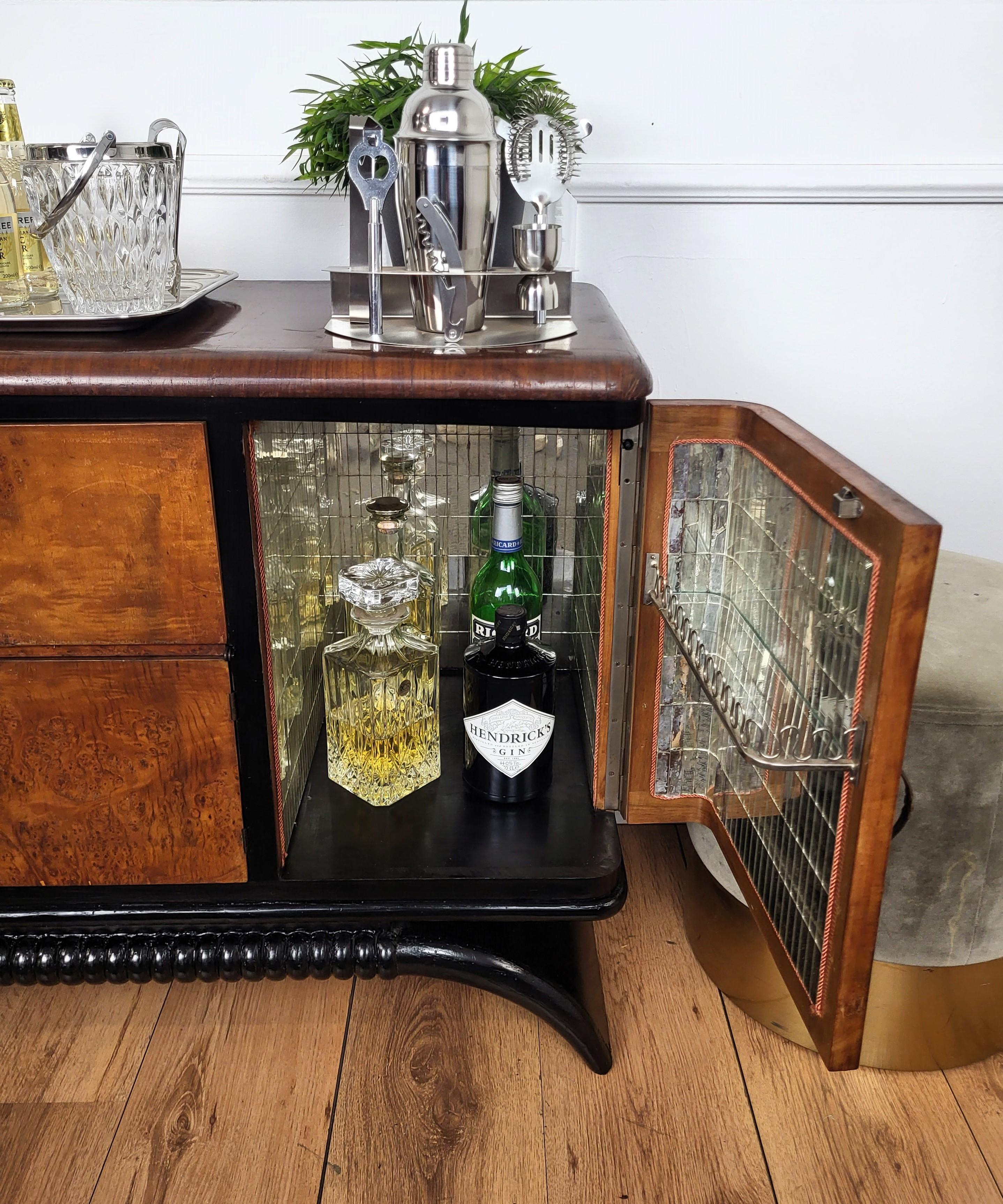 1940s Art Deco Midcentury Italian Walnut Burl and Mirror Mosaic Dry Bar Cabinet In Good Condition In Carimate, Como