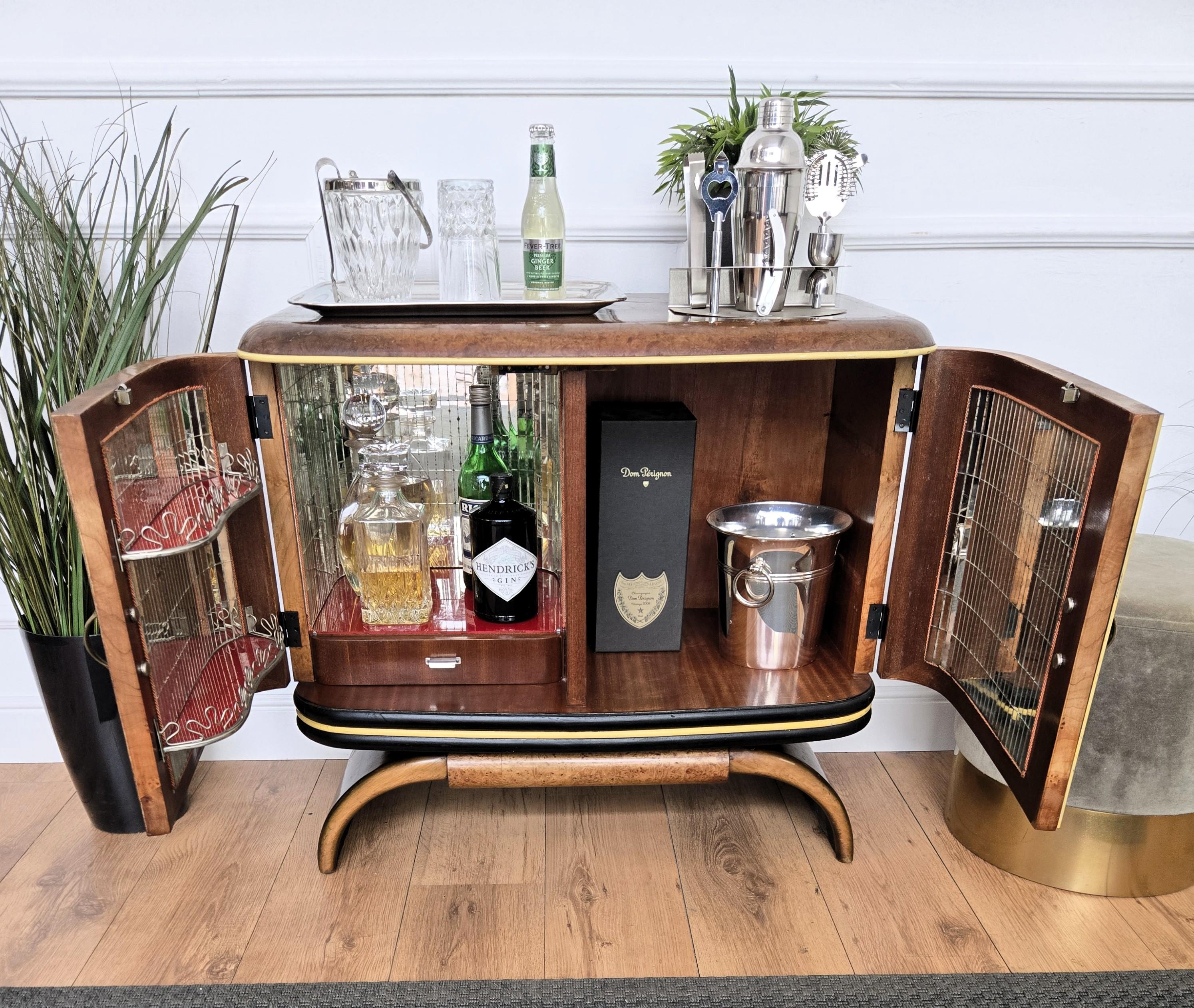 1940s Art Deco Midcentury Italian Walnut Burl and Mirror Mosaic Dry Bar Cabinet In Good Condition For Sale In Carimate, Como