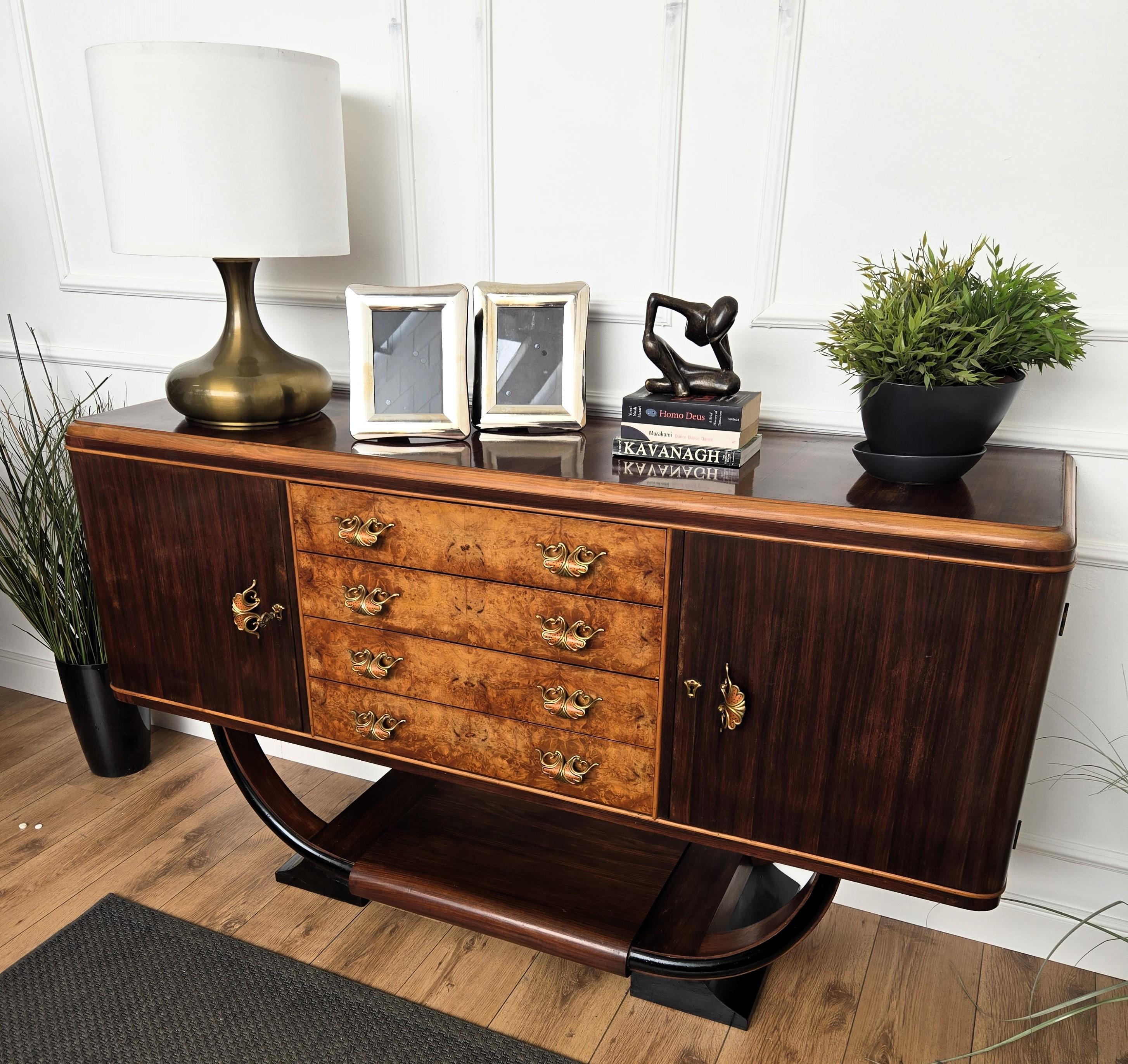 1940s Art Deco Midcentury Italian Walnut Burl Credenza Cabinet Sideboard In Good Condition For Sale In Carimate, Como