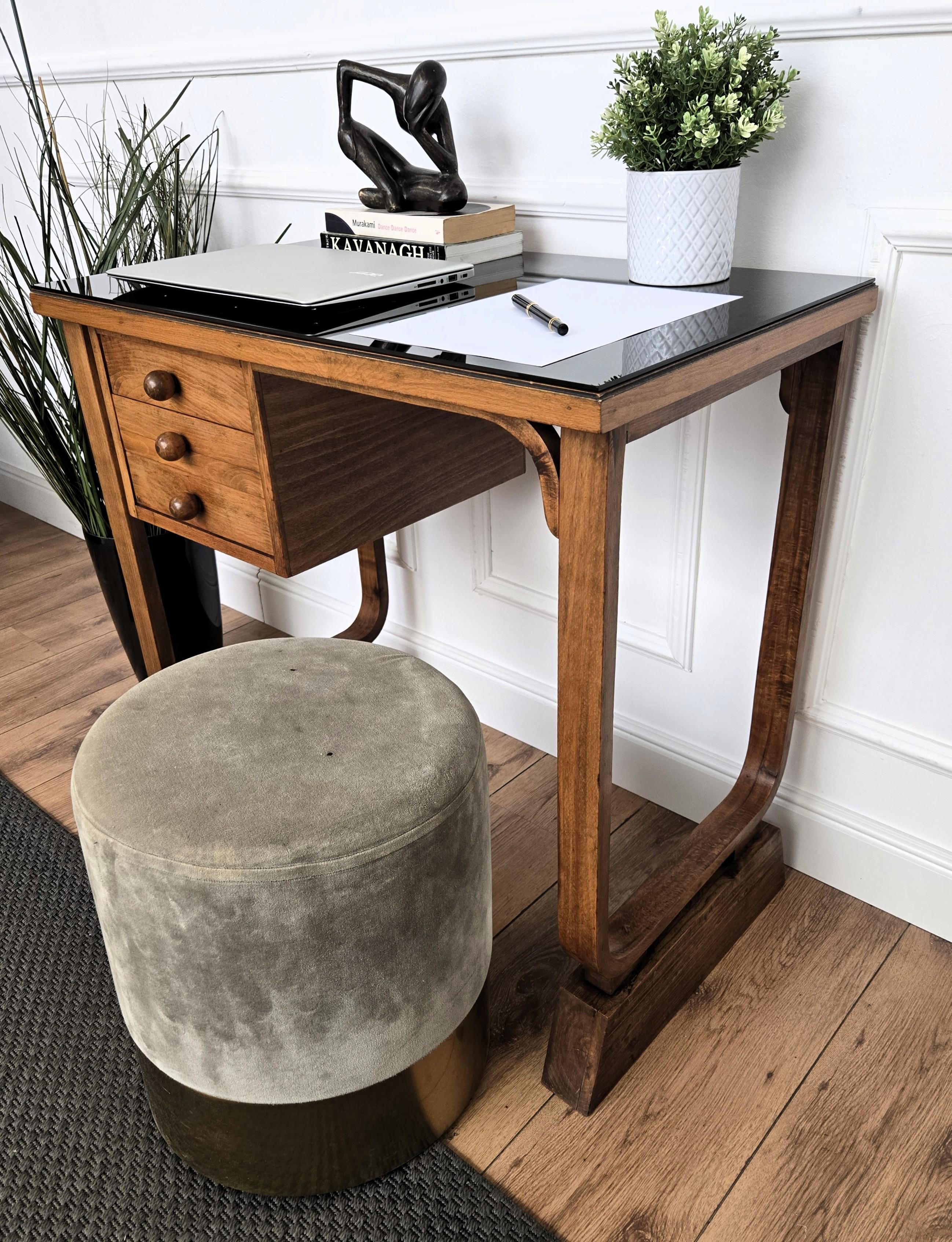 1940s Art Deco Midcentury Italian Walnut Burl Wood Glass Top Writing Desk Table Bon état - En vente à Carimate, Como