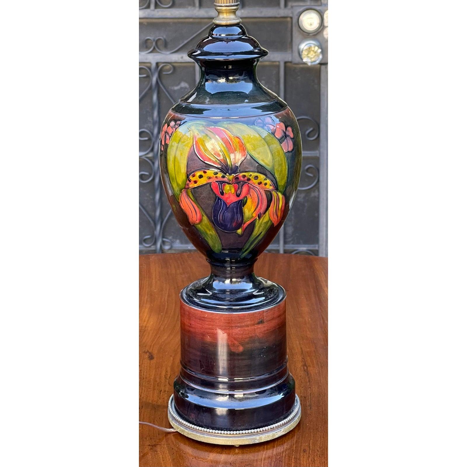 1940s Art Deco Moorcroft Pottery Table Lamp In Good Condition For Sale In LOS ANGELES, CA