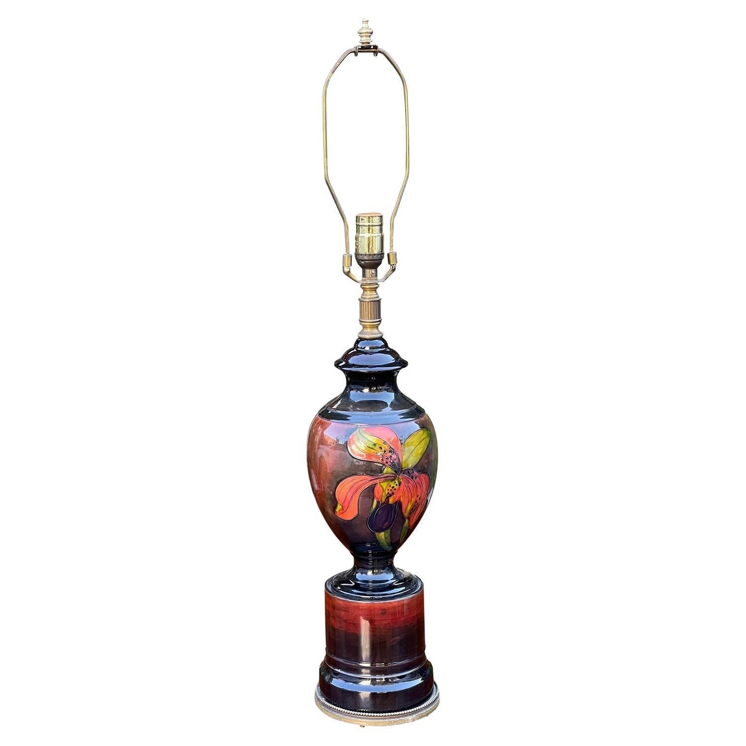 Lampe de table en poterie Art Déco Moorcroft des années 1940 en vente