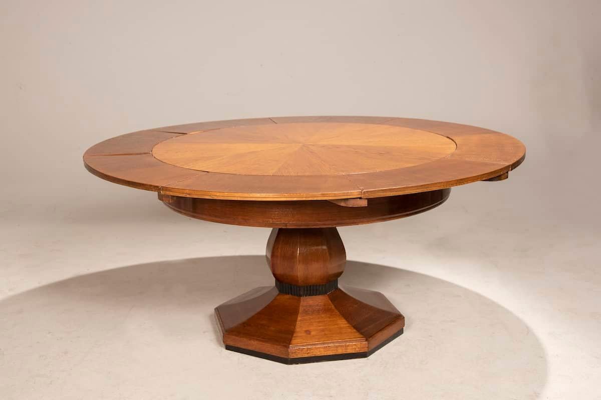 Table ronde en Oak Oak des années 1940, détails en Wood Wood noir, pied octogonal, extensible en vente 3