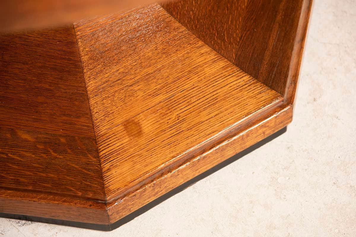 Ébénisé Table ronde en Oak Oak des années 1940, détails en Wood Wood noir, pied octogonal, extensible en vente