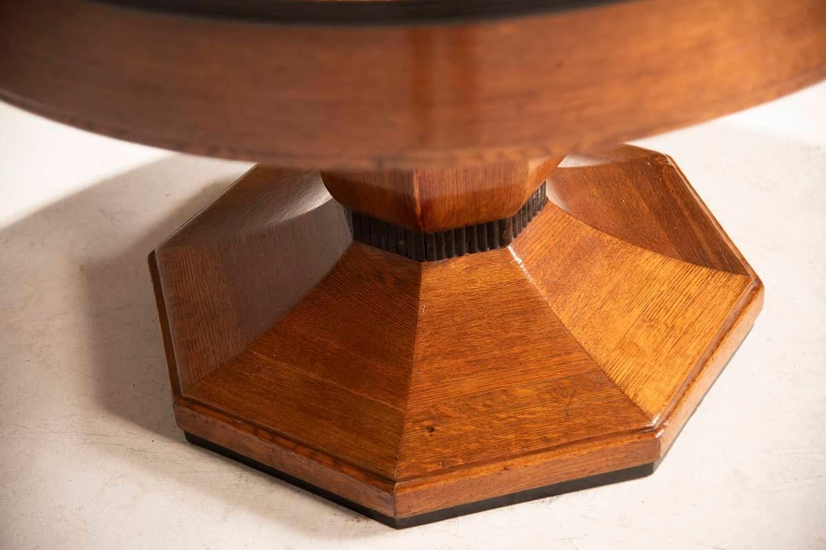 Bois Table ronde en Oak Oak des années 1940, détails en Wood Wood noir, pied octogonal, extensible en vente
