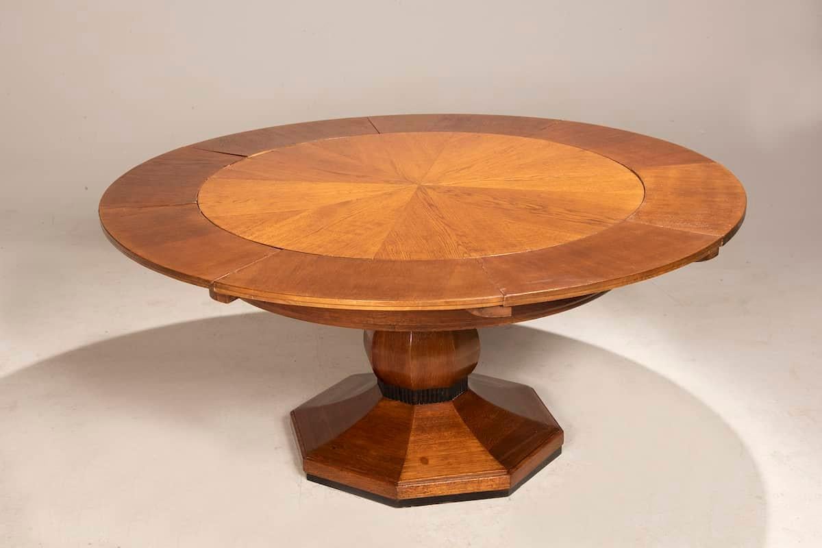 Table ronde en Oak Oak des années 1940, détails en Wood Wood noir, pied octogonal, extensible en vente 2