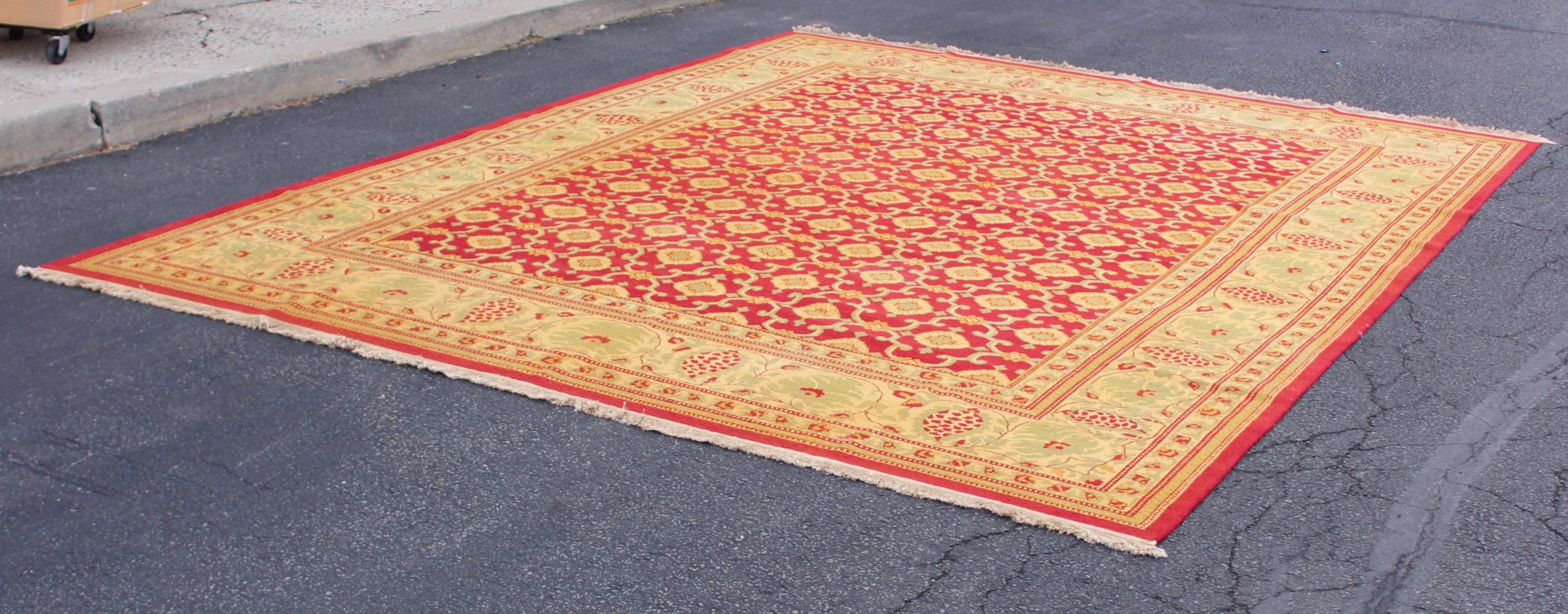 1940s large Art Deco wool rug from India, in good vintage original condition with minor wear and patina.