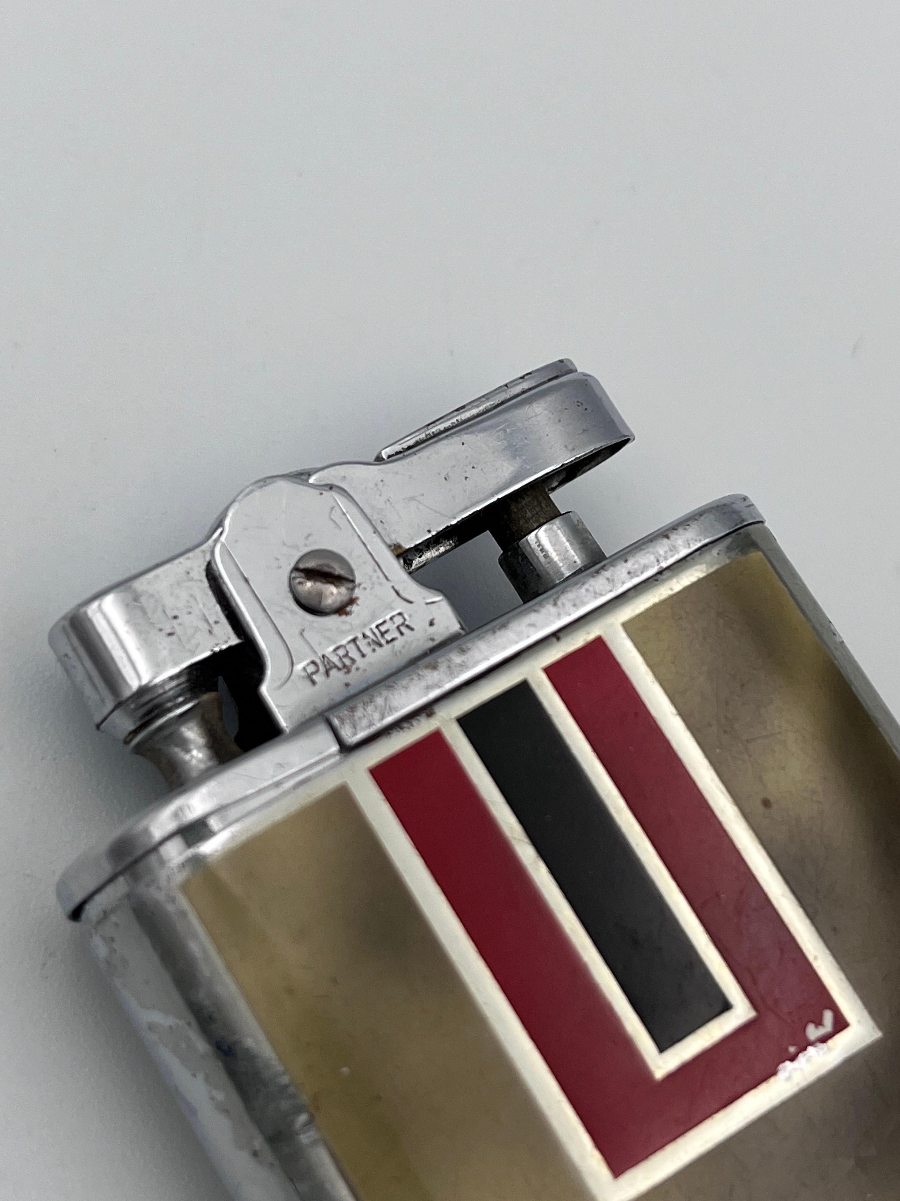 1940's Art Deco Partner Wind Up Musical Feuerzeug Rot und Schwarz auf poliertem Chrom im Angebot 6