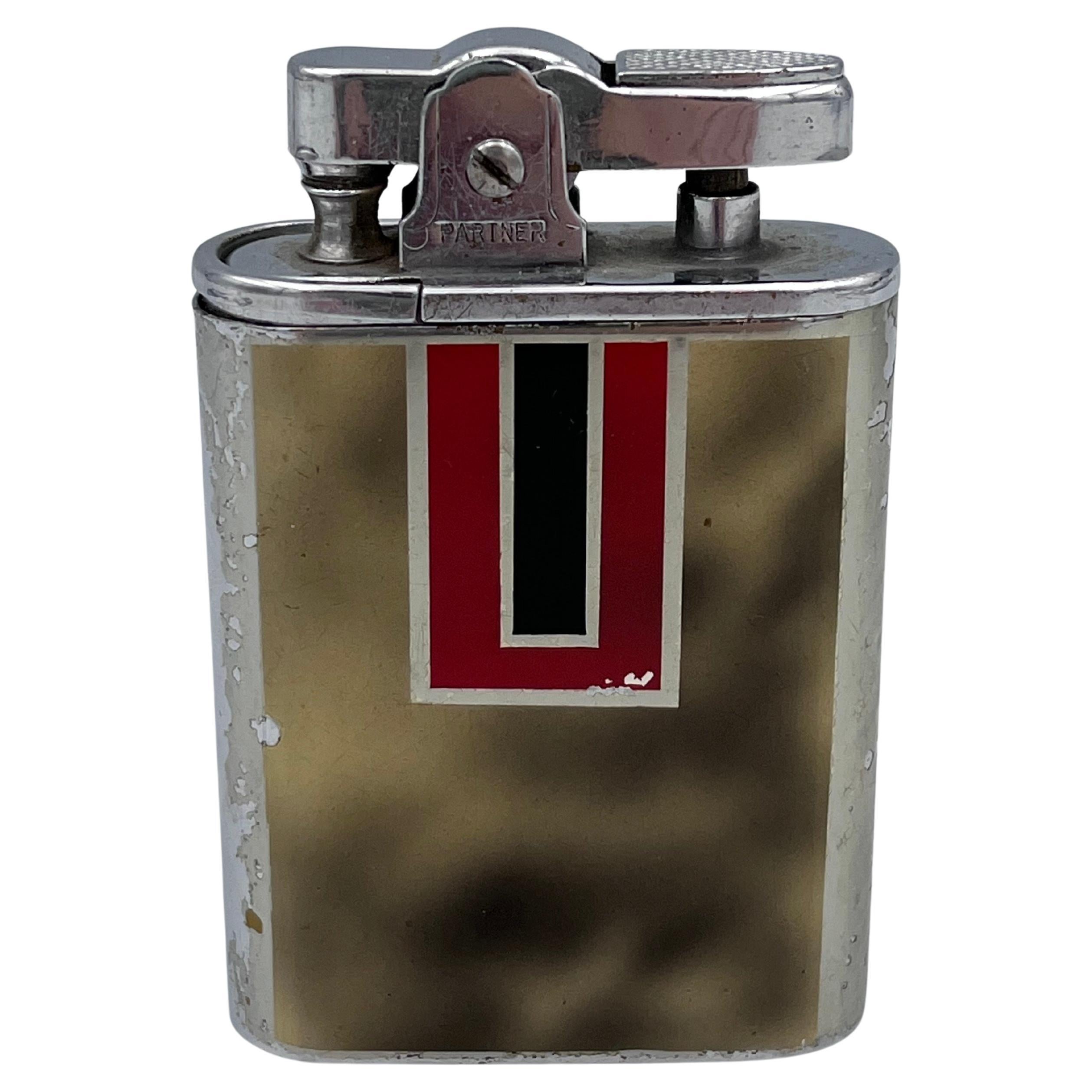 1940's Art Deco Partner Wind Up Musical Feuerzeug Rot und Schwarz auf poliertem Chrom im Angebot