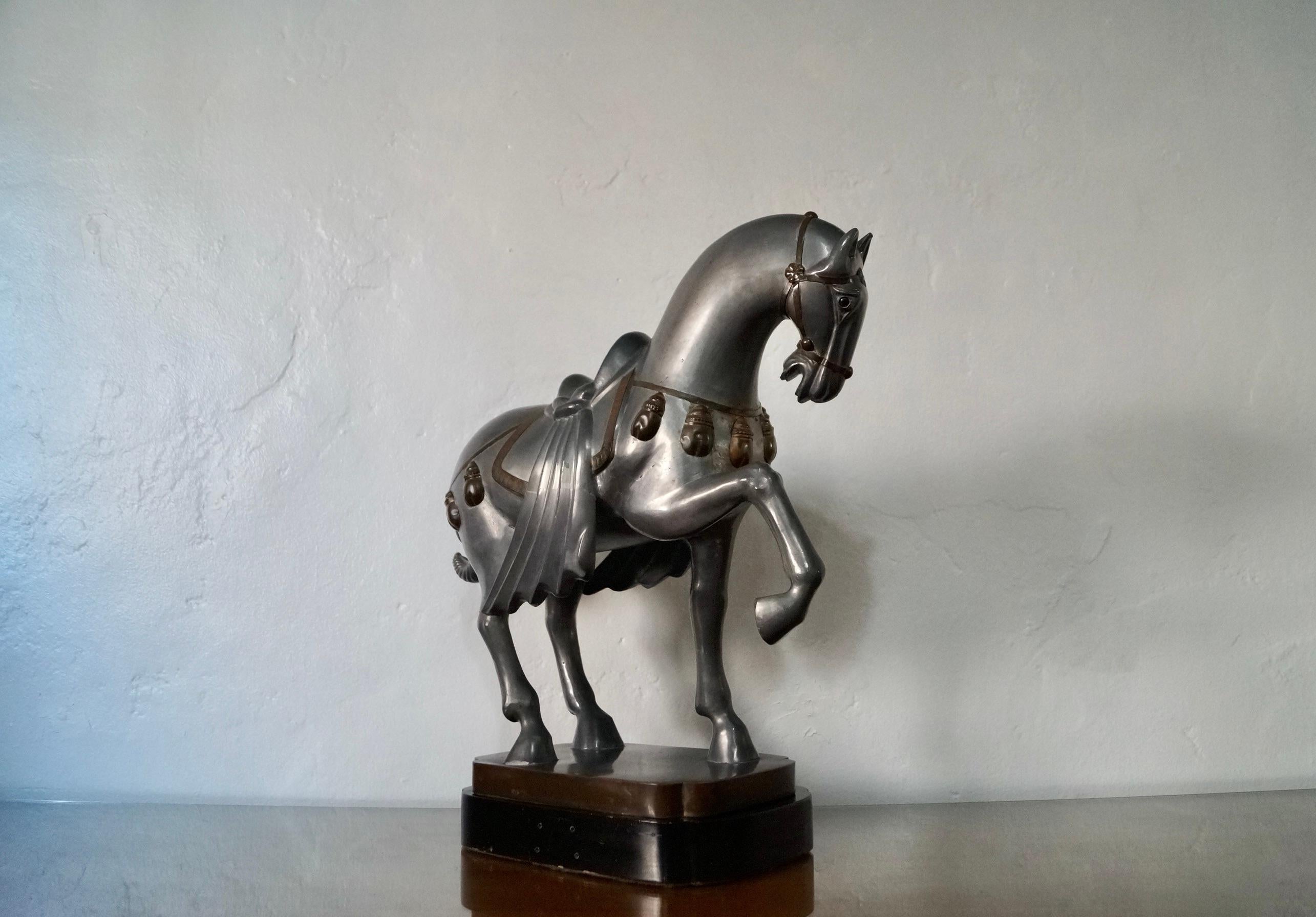 Sculpture de cheval en étain Art déco des années 1940 en vente 1