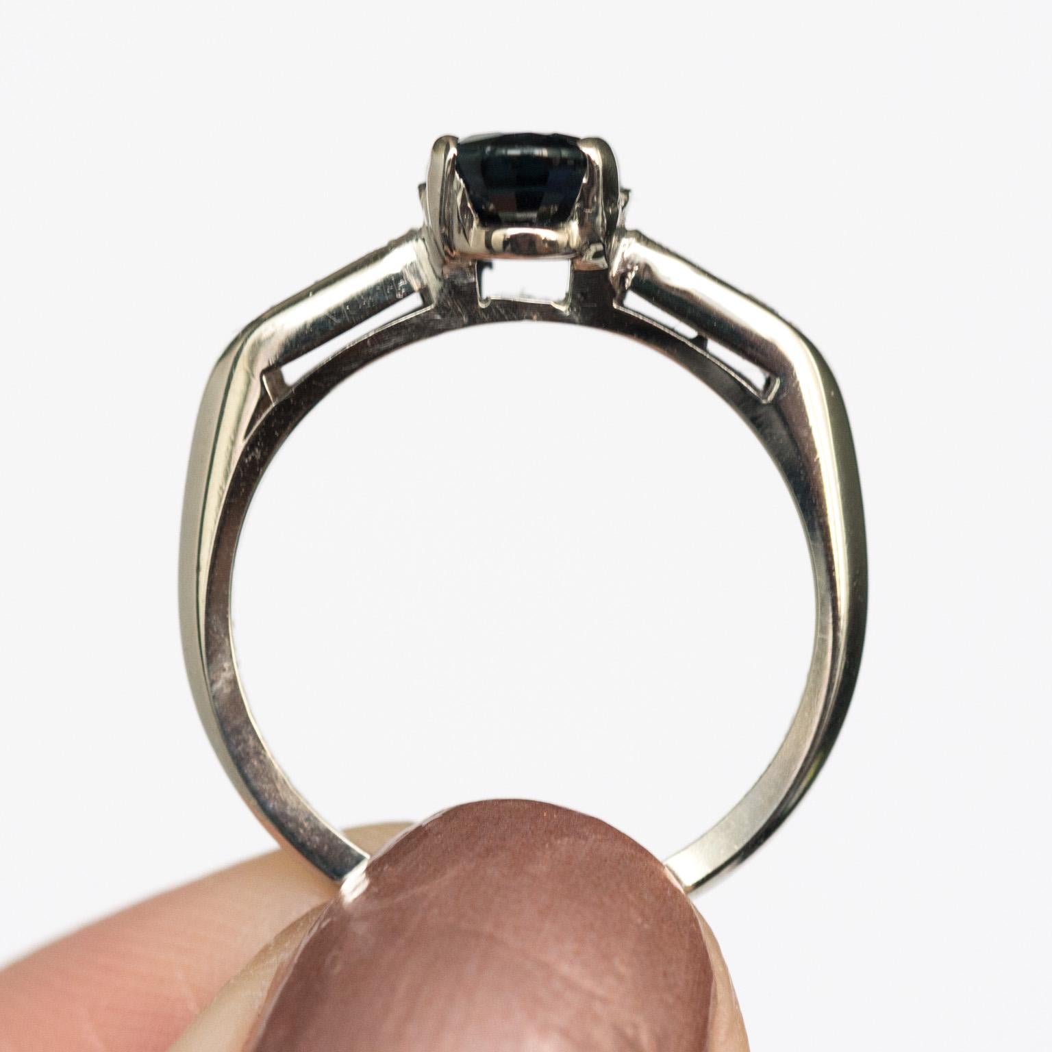 Oval Cut 1940s Art Deco Platinum .90 Carat Oval Brilliant Cut Sapphire Engagement Ring For Sale