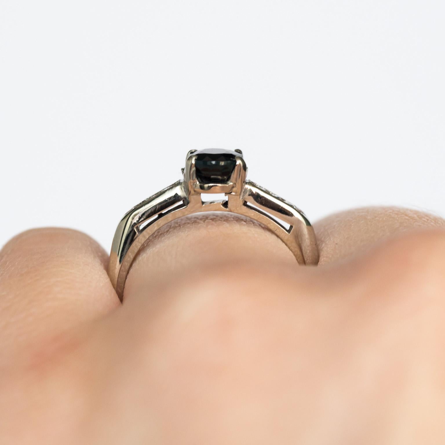 1940s Art Deco Platinum .90 Carat Oval Brilliant Cut Sapphire Engagement Ring For Sale 2