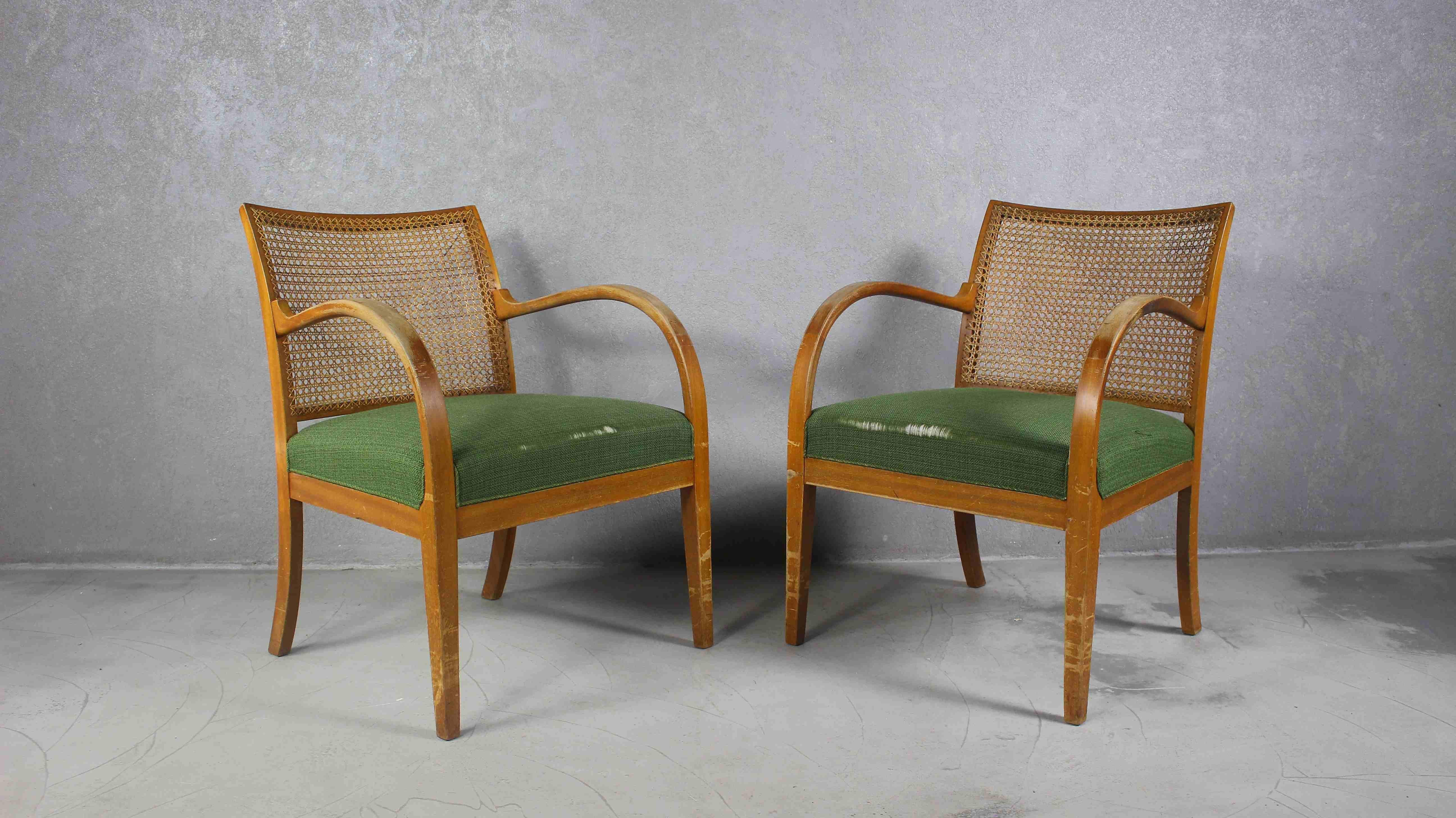 A beautiful pair of Art Deco armchairs, designed in the colonial style.
The seats with springs, backrests are upholstered in rattan.