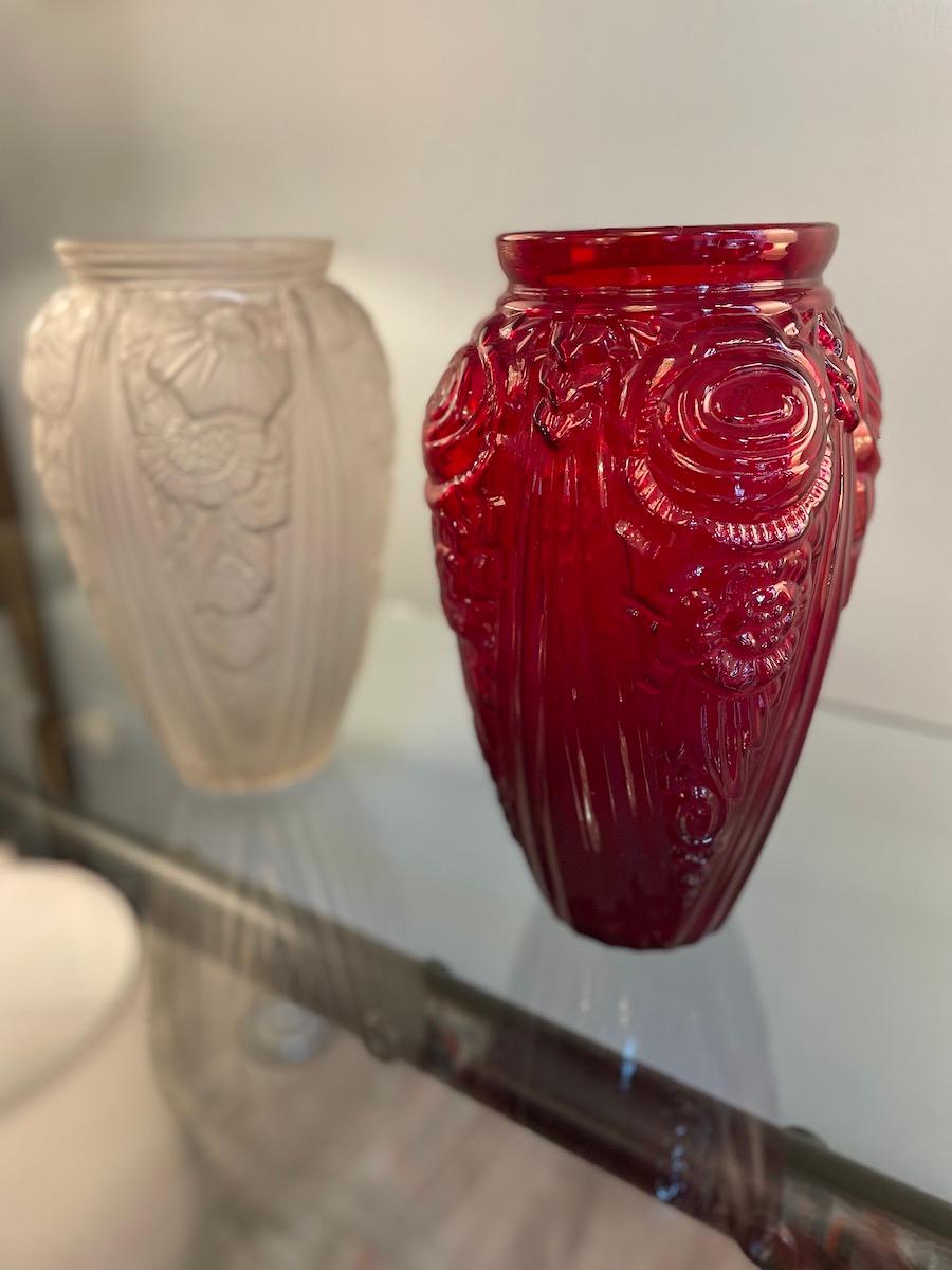 Italian 1940s Art Deco Red and Opal White Art Glass Vases For Sale