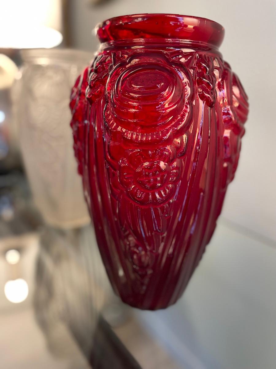 1940s Art Deco Red and Opal White Art Glass Vases For Sale 1