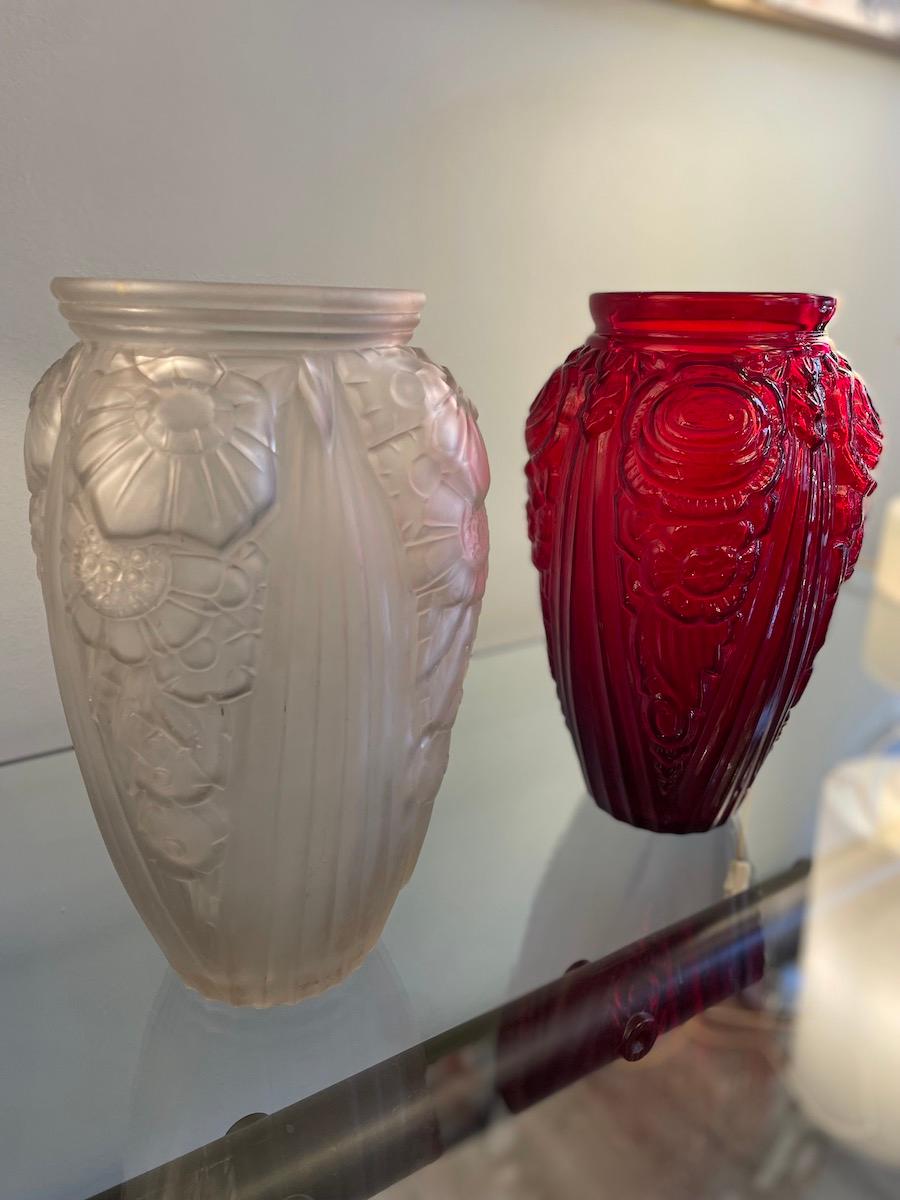 1940s Art Deco Red and Opal White Art Glass Vases For Sale 4