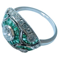 Vintage 1940s Art Deco Ring Diamond and Emerald Platinum