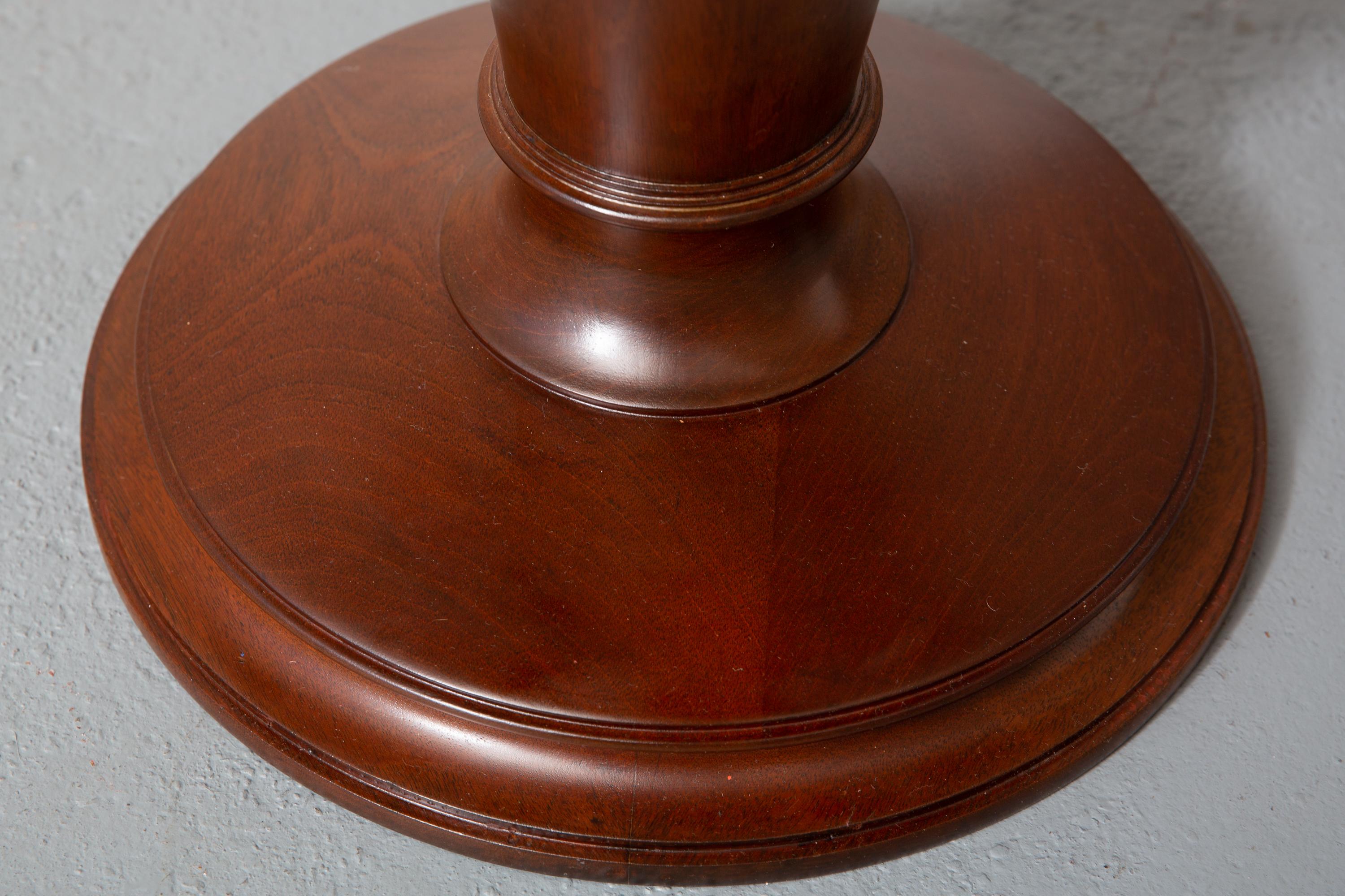 1940's Art Deco Round Center Table with Book Matched Flame Top In Good Condition In New York, NY