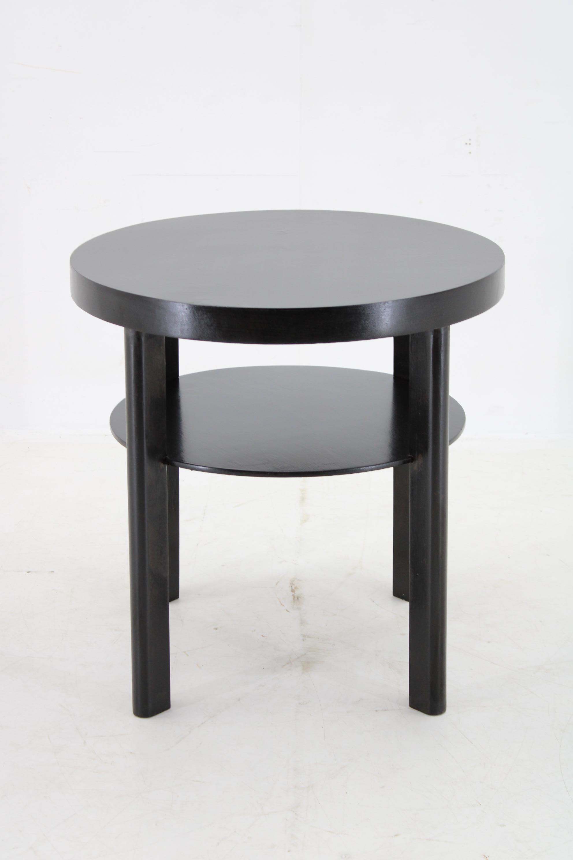 1940s Art Deco Round Coffee Table , Czechoslovakia In Good Condition For Sale In Praha, CZ