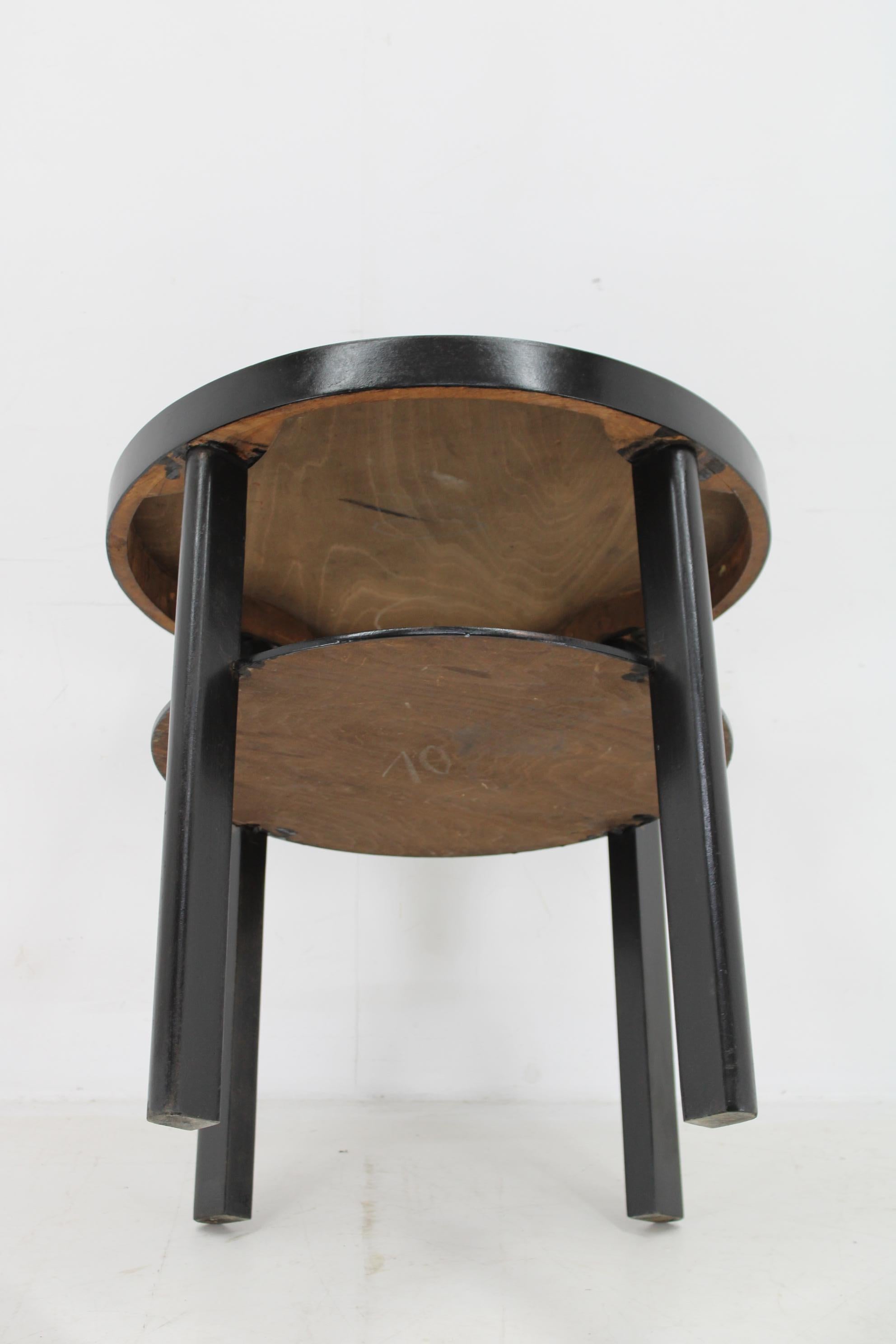 1940s Art Deco Round Coffee Table , Czechoslovakia For Sale 2