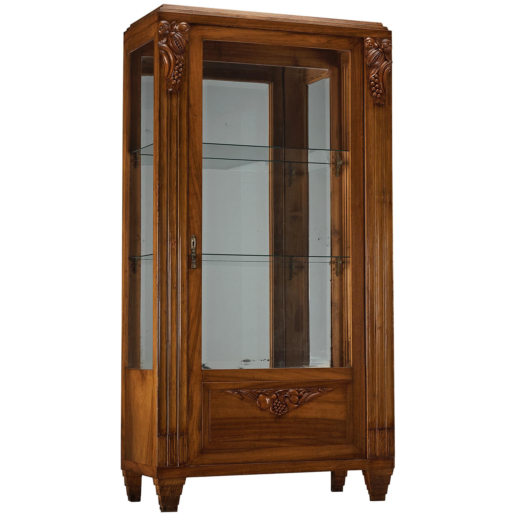Vitrine Art Déco des années 1940 en noyer et verre en vente