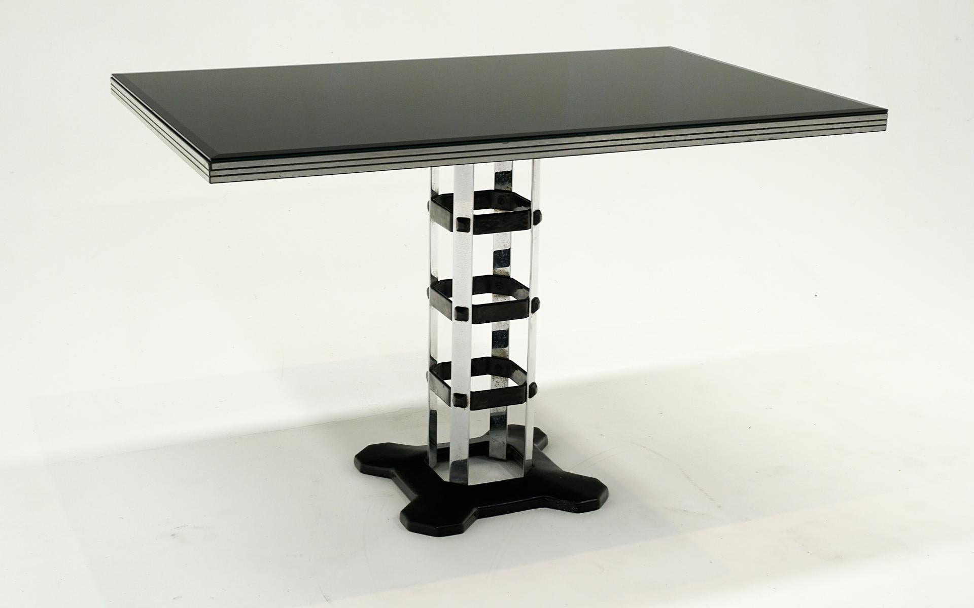 Art déco Petite salle à manger Art Déco 1940.  Chrome, verre noir en vente