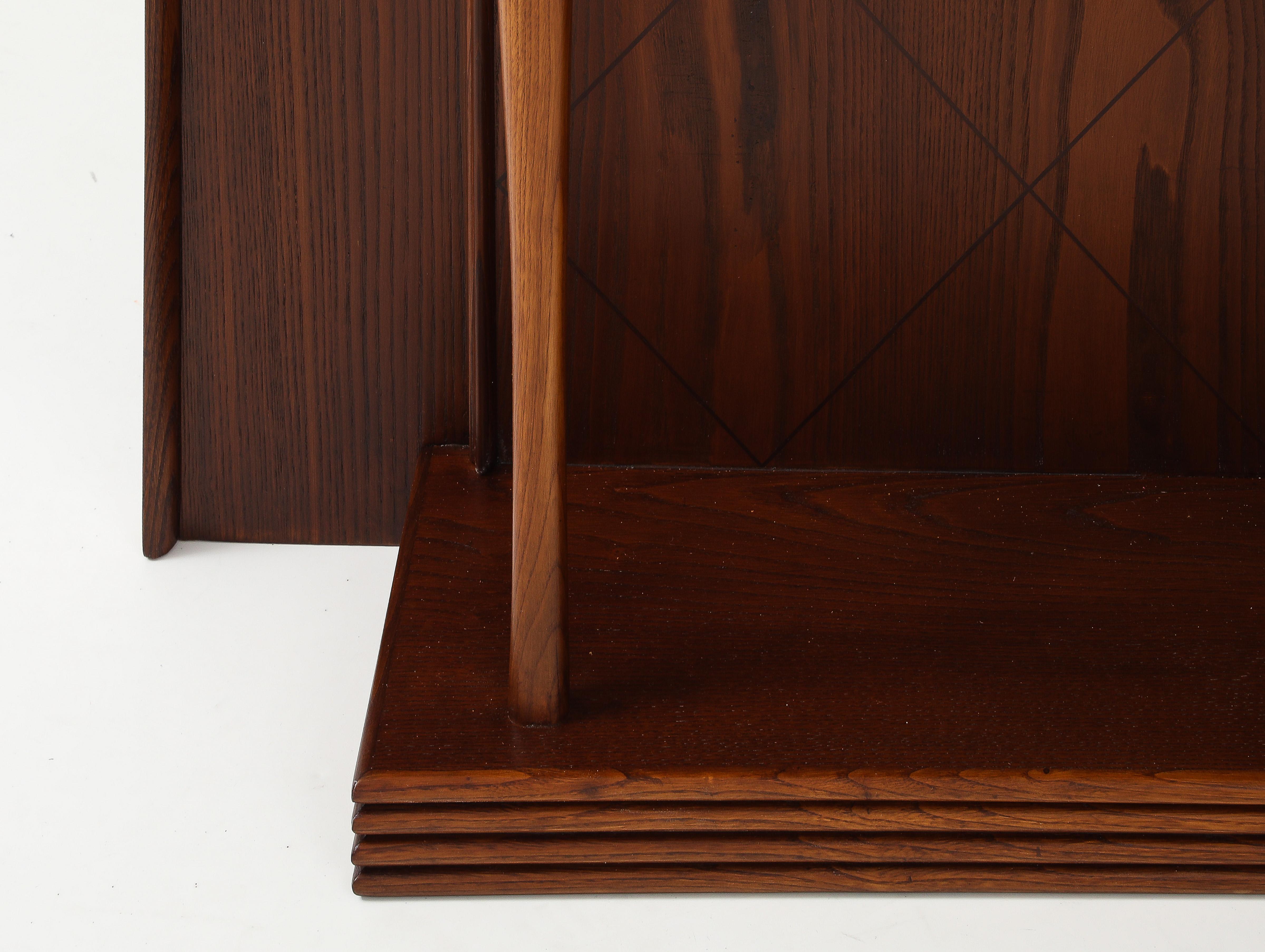 Amazing 1940's Art-Deco-Stil italienischen Flur Konsole mit angeschlossenen Spiegel im Stil von Ico Parisi, vollständig restauriert mit geringem Verschleiß und Patina aufgrund von Alter und Gebrauch, der Spiegel ist im ursprünglichen Zustand gibt es