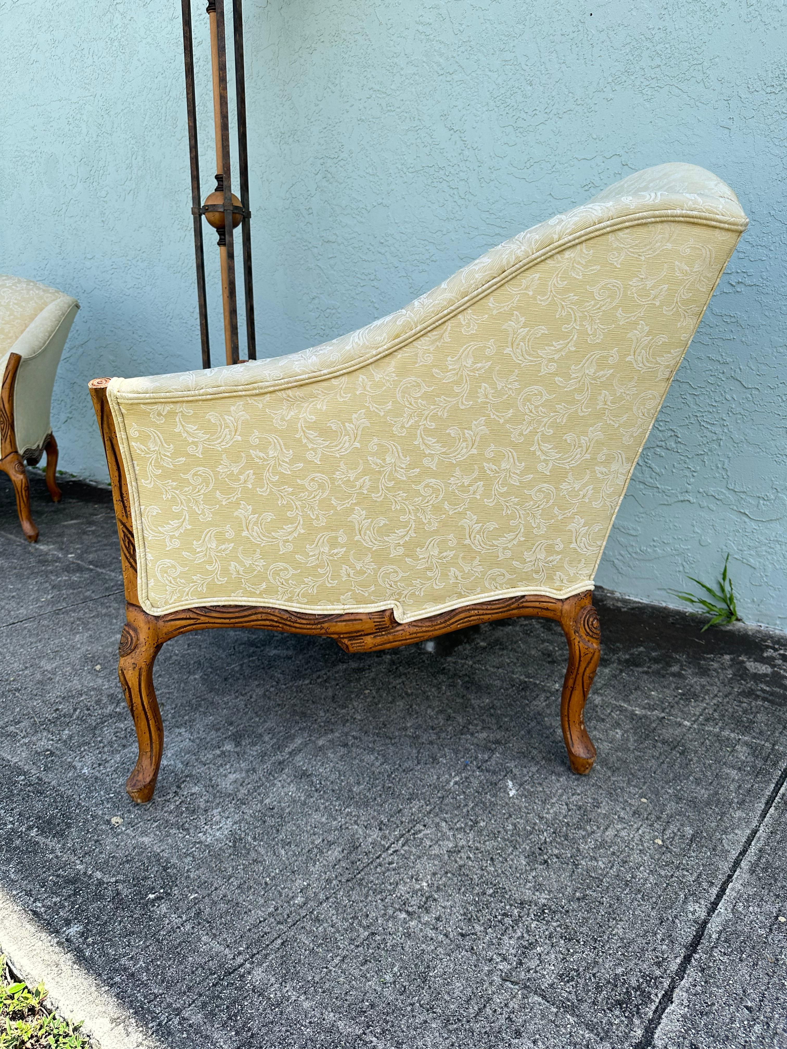 Sedie da club imbottite in legno dorato in stile Art Déco anni '40, set di 2 in vendita 2