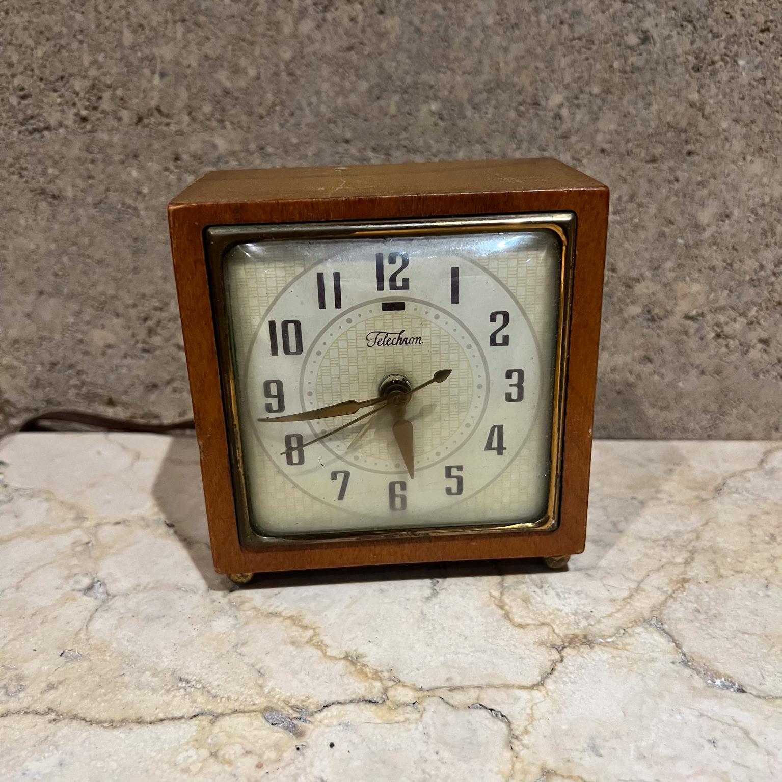 AMBIANIC presents
Electric Clock Telechron General Electric 7H209
Maker label
4.25 h x 4 w x 2.25 d
Electric. Non-Working condition.
Preowned unrestored.
Refer to images