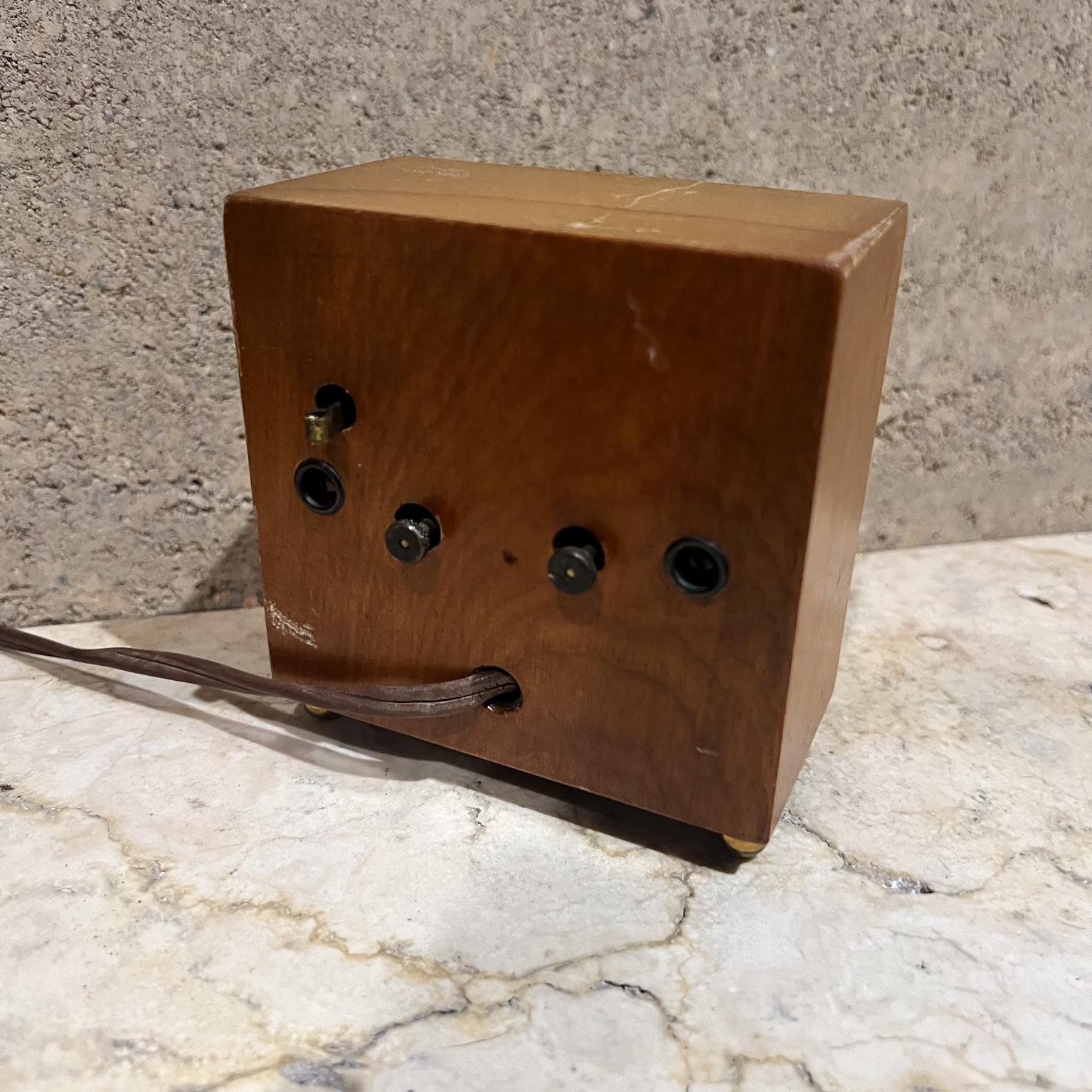 1940s Art Deco Telechron Electric Clock GE In Good Condition For Sale In Chula Vista, CA