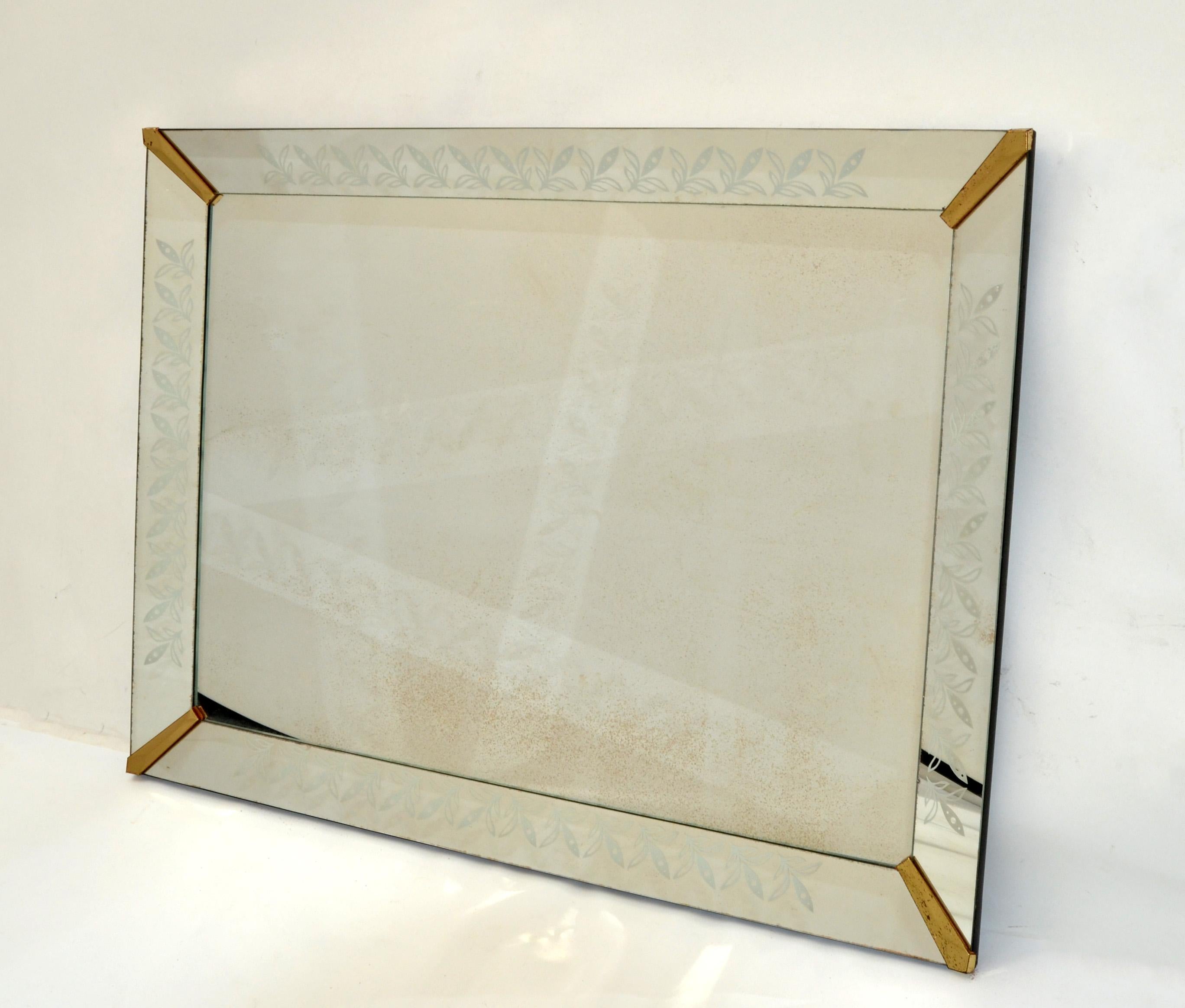 Italian 1940s Art Deco Venetian Style Etched Wall Mirror with Brass Finished Corners For Sale