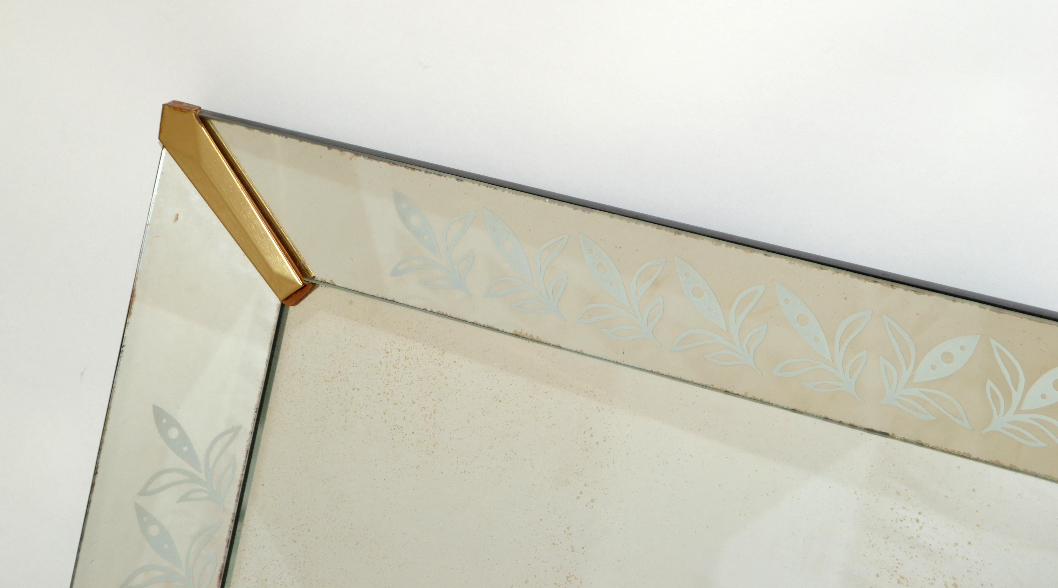 1940s Art Deco Venetian Style Etched Wall Mirror with Brass Finished Corners For Sale 1