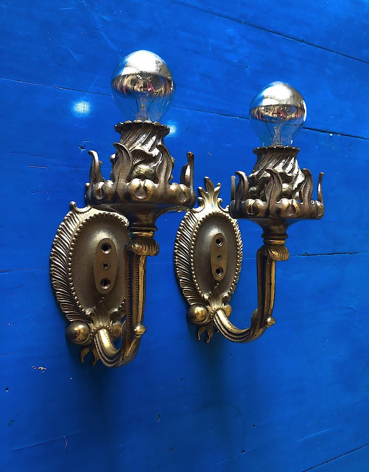 Pair of Italian wall lights by Bruno Chiarini. Italy, late 1940s. Solid brass.
Excellent original conditions. Both lights are signed.

Creator: Bruno Chiarini
Dimensions: Height: 20cm
Materials and Techniques: Brass
Place of Origin: