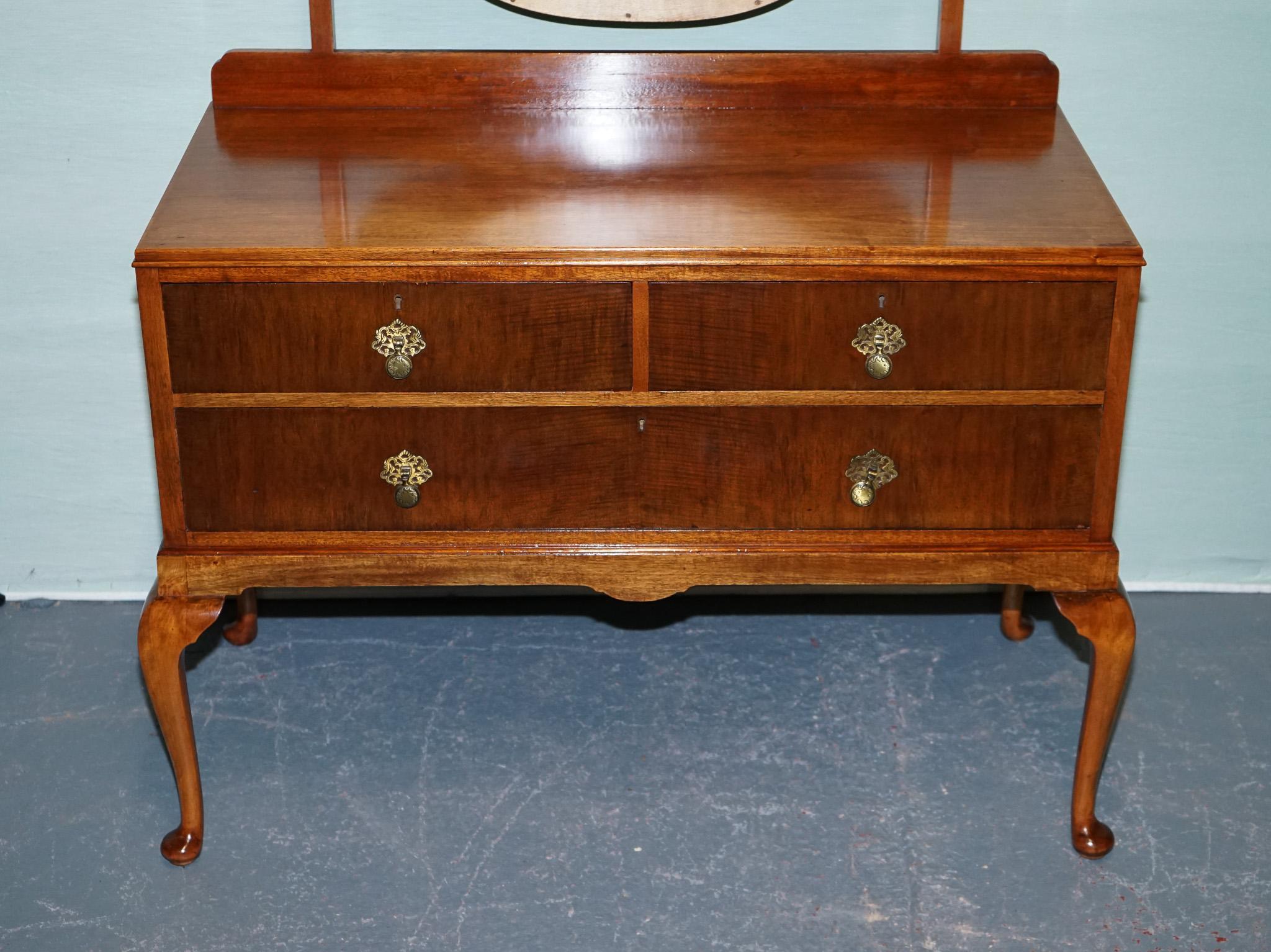 
Antiques of London



This vintage Art Deco dressing table beautifully reflects the elegance and craftsmanship of the early-to-mid 20th century. 

Featuring a rich walnut finish, it has a smooth rectangular surface complemented by an attached