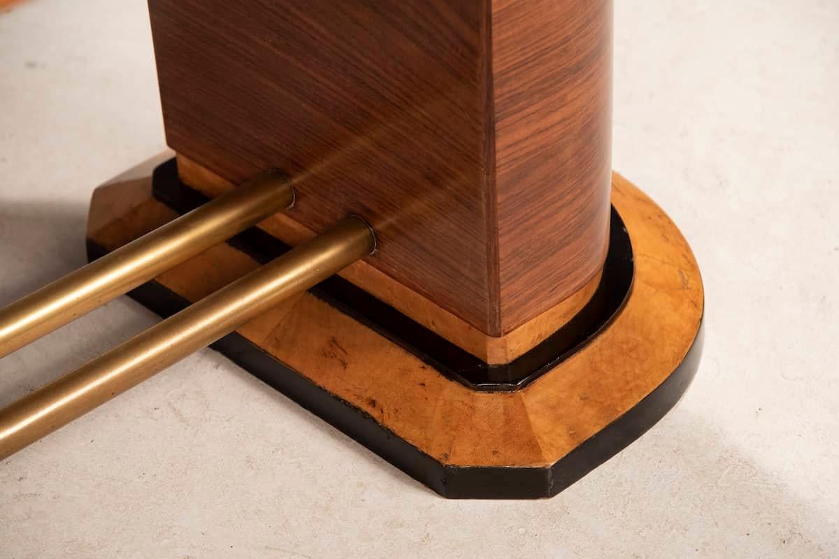 Milieu du XXe siècle 1940s Art Deco Wood Wood & Brass Leg, Black Glass Oval Table, extensible en vente