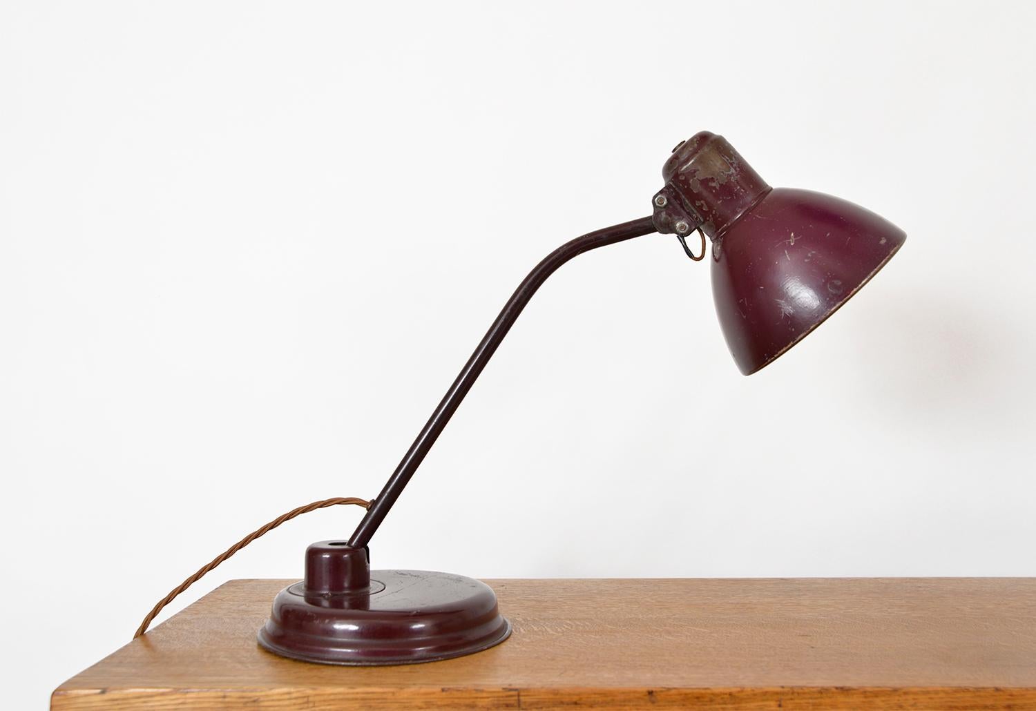 1940s Articulated German Industrial Metal Office Desk Task Lamp Patina Burgundy In Good Condition In Sherborne, Dorset