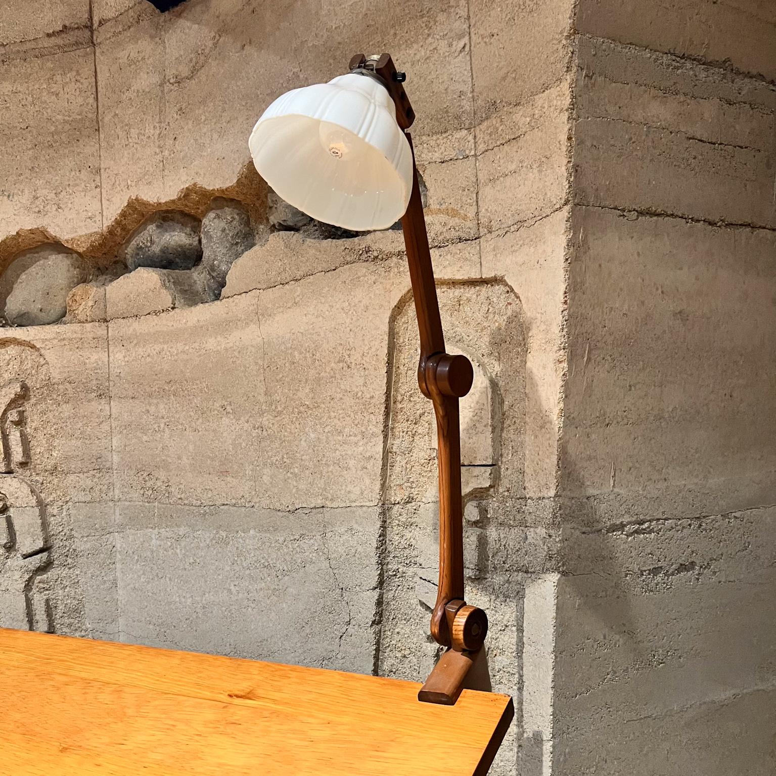 Lampada a morsetto articolata per scrivania da tavolo degli anni '40, Wood Oak in vendita 5