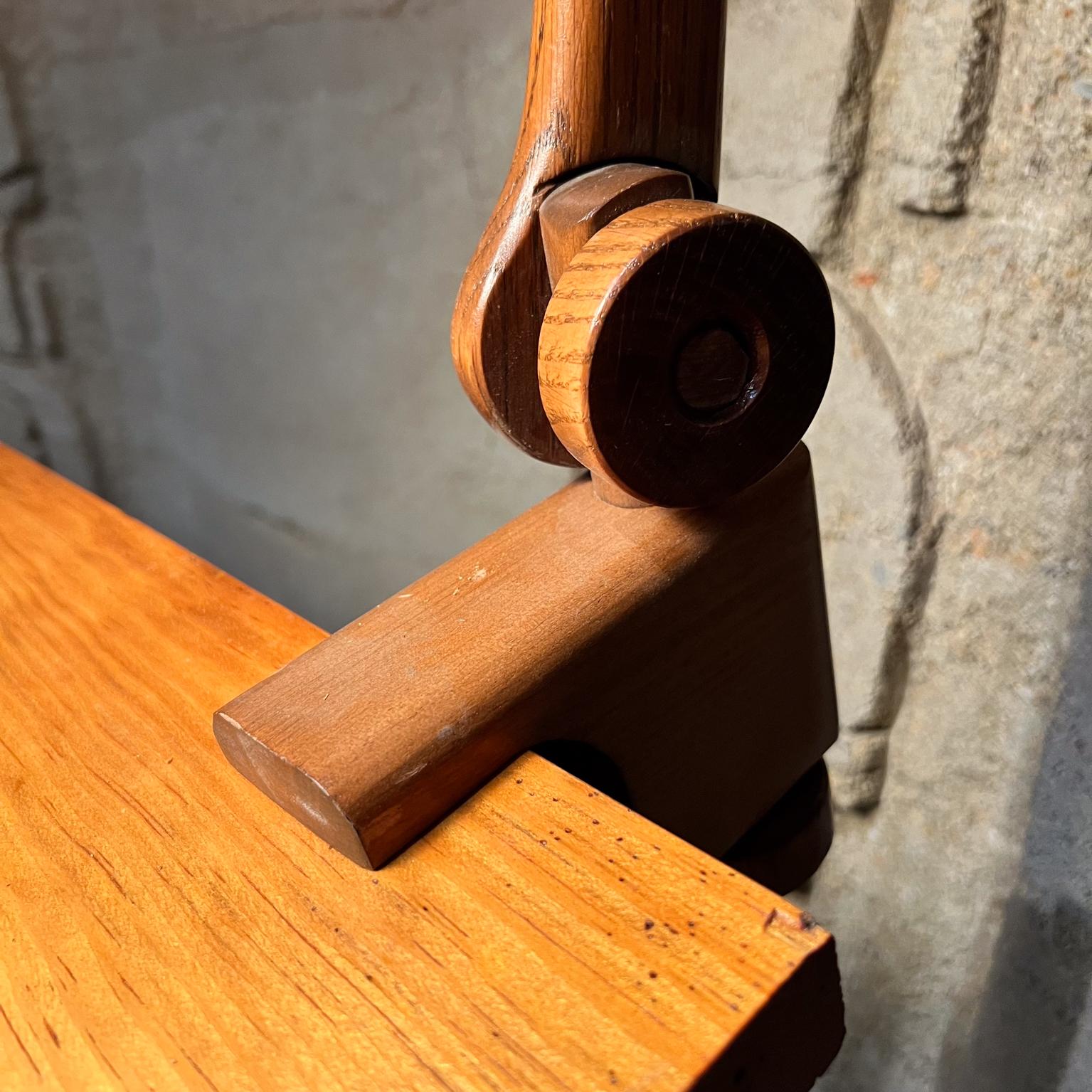 XX secolo Lampada a morsetto articolata per scrivania da tavolo degli anni '40, Wood Oak in vendita