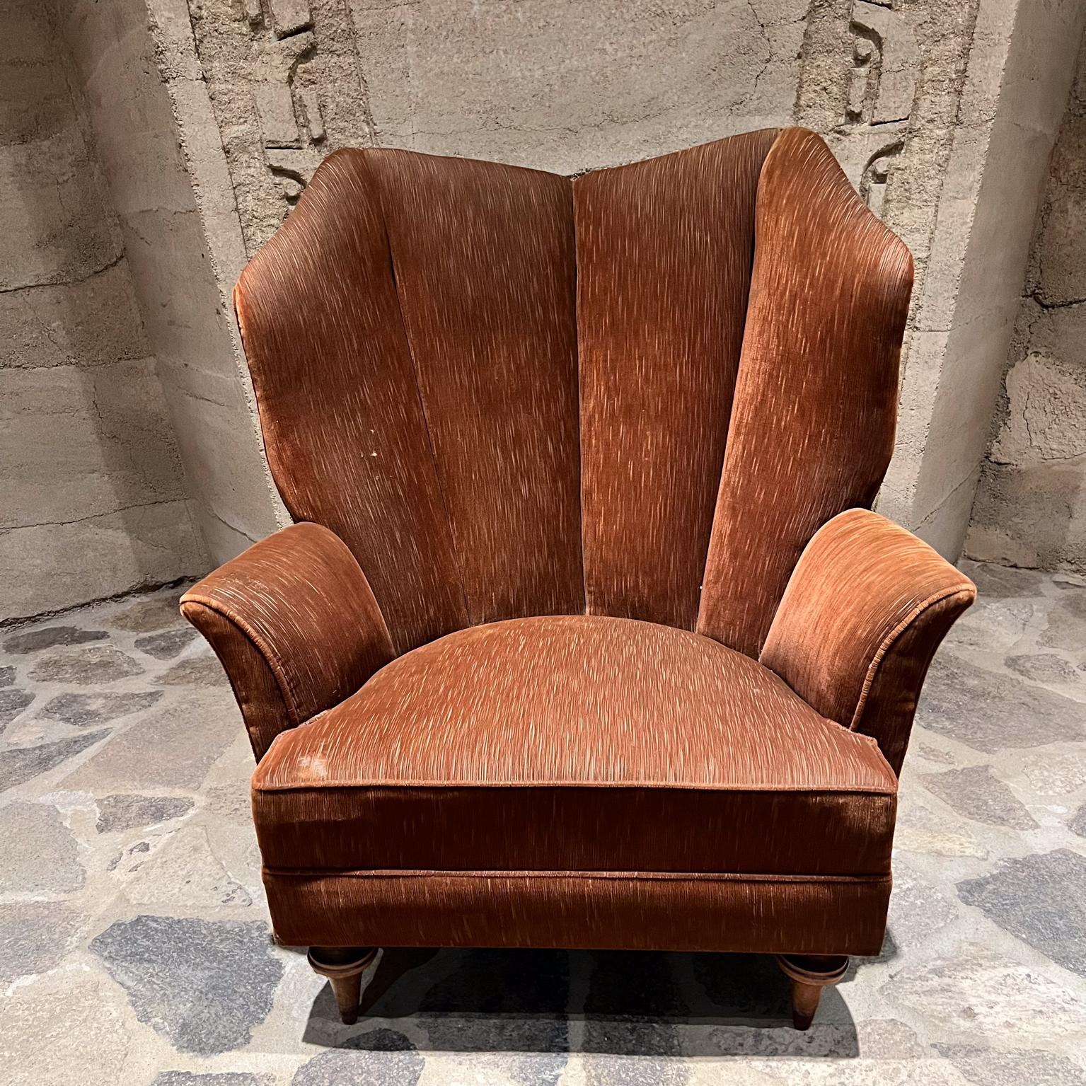 1940s Arturo Pani Sophisticated Wingback Lounge Chair Mexico City  For Sale 4