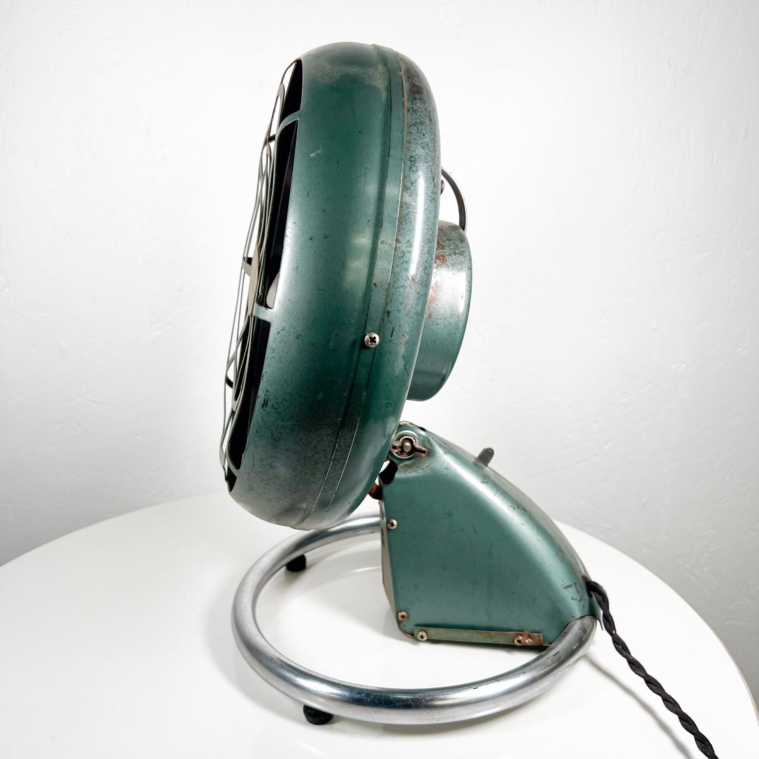 1940s Arvin Art Deco Industrial Electric Heater Fan USA In Good Condition In Chula Vista, CA