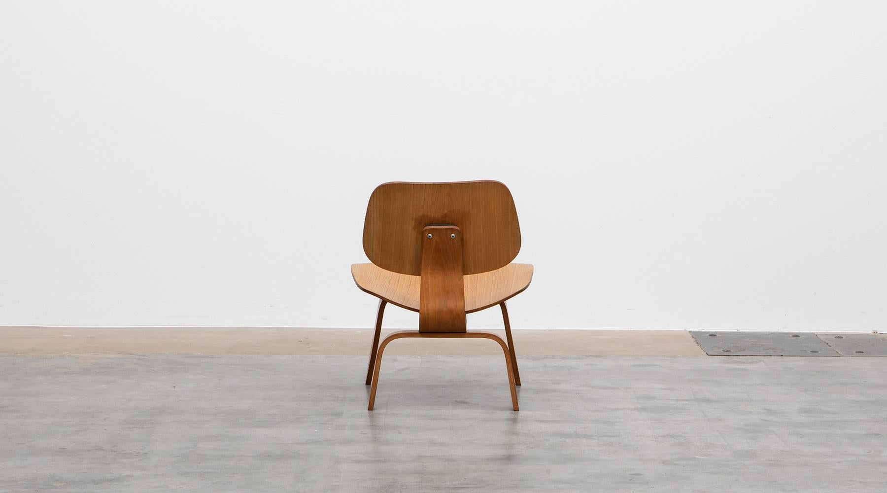 Mid-Century Modern 1940s Ash Plywood LCW Chair by Charles & Ray Eames 