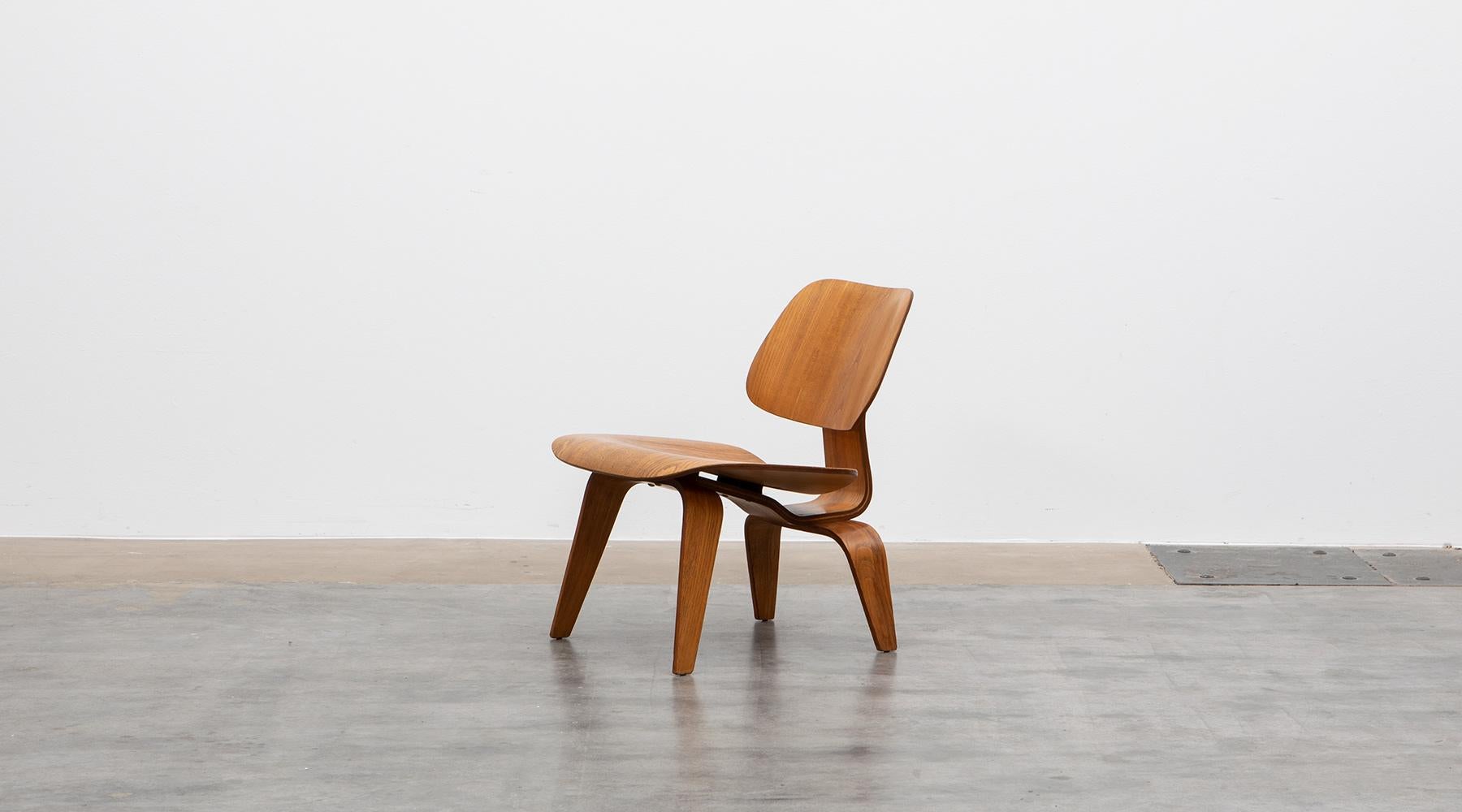 LCW chair, plywood in ash, by designer couple Eames.

Iconic LCW chair by famous Charles & Ray Eames. The unusual organic shape of this chair makes clear their innovative use of lumber-core plywood. Manufactured by Herman Miller. It dates back to