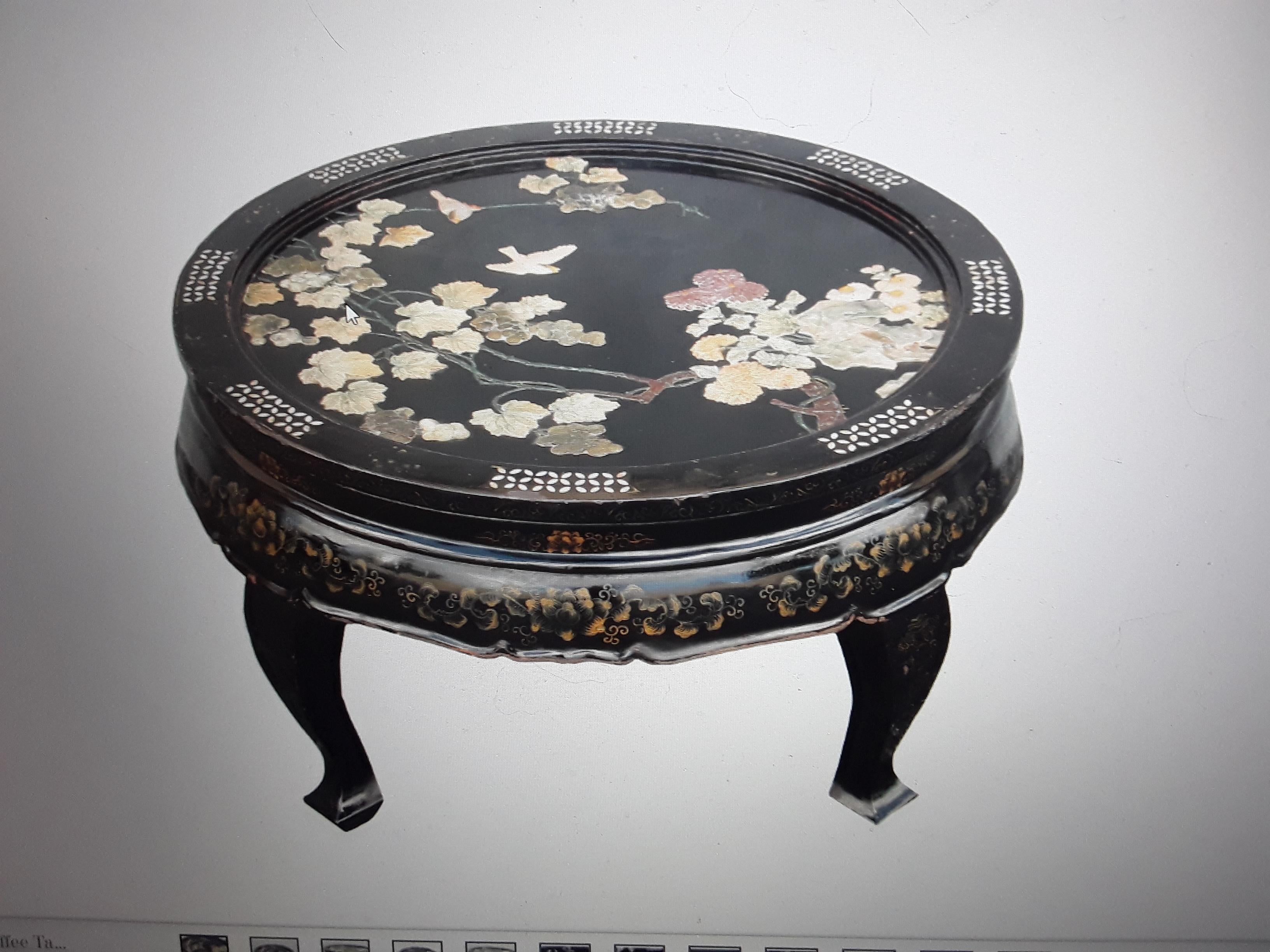 1940's Asian Chinoiserie Black Lacquered Floral Coffee Table For Sale 8