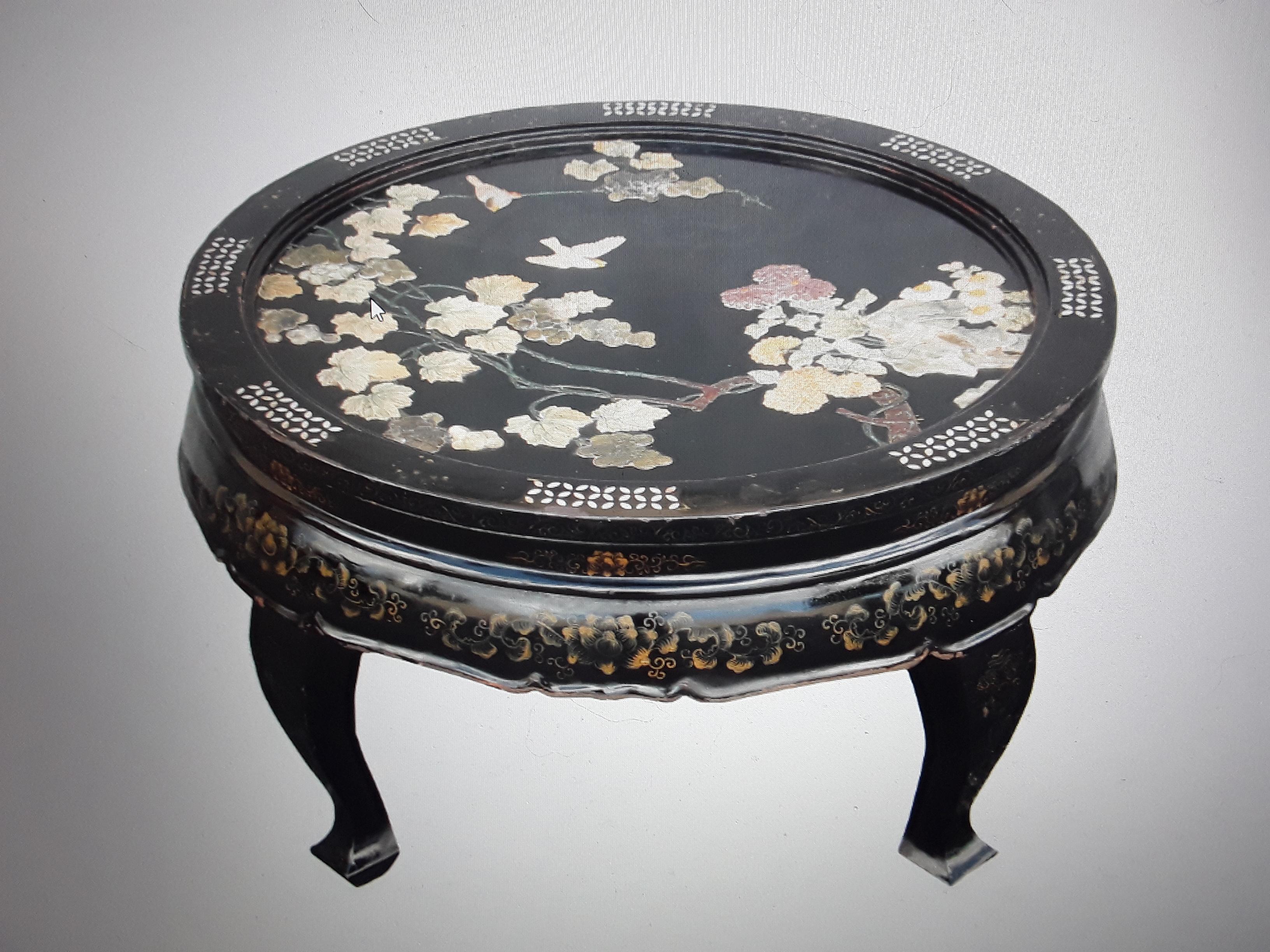 1940's Asian Chinoiserie Black Lacquered Floral Coffee Table For Sale 9