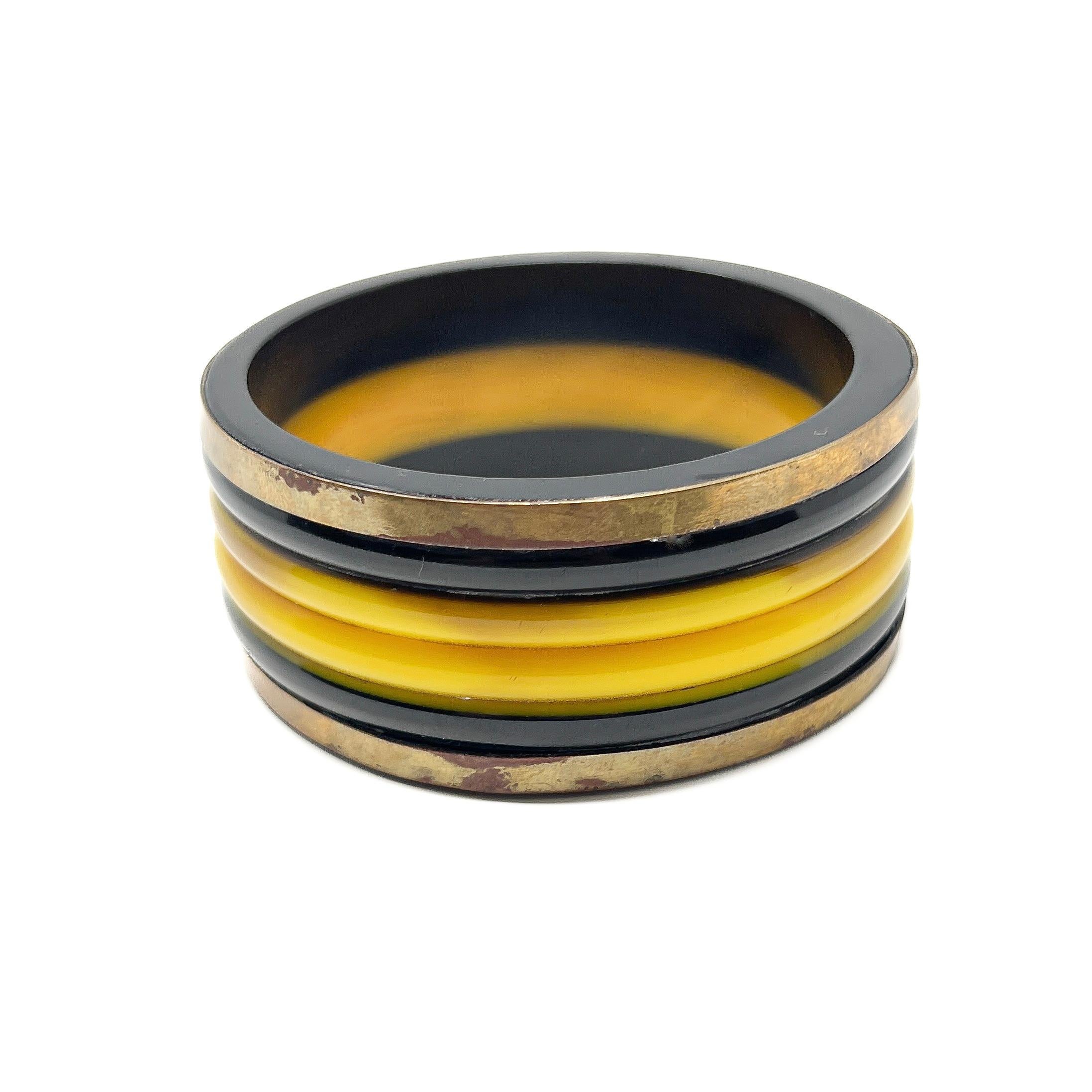 Donna Bangle vintage in bachelite, resina e ottone degli anni '40 in vendita