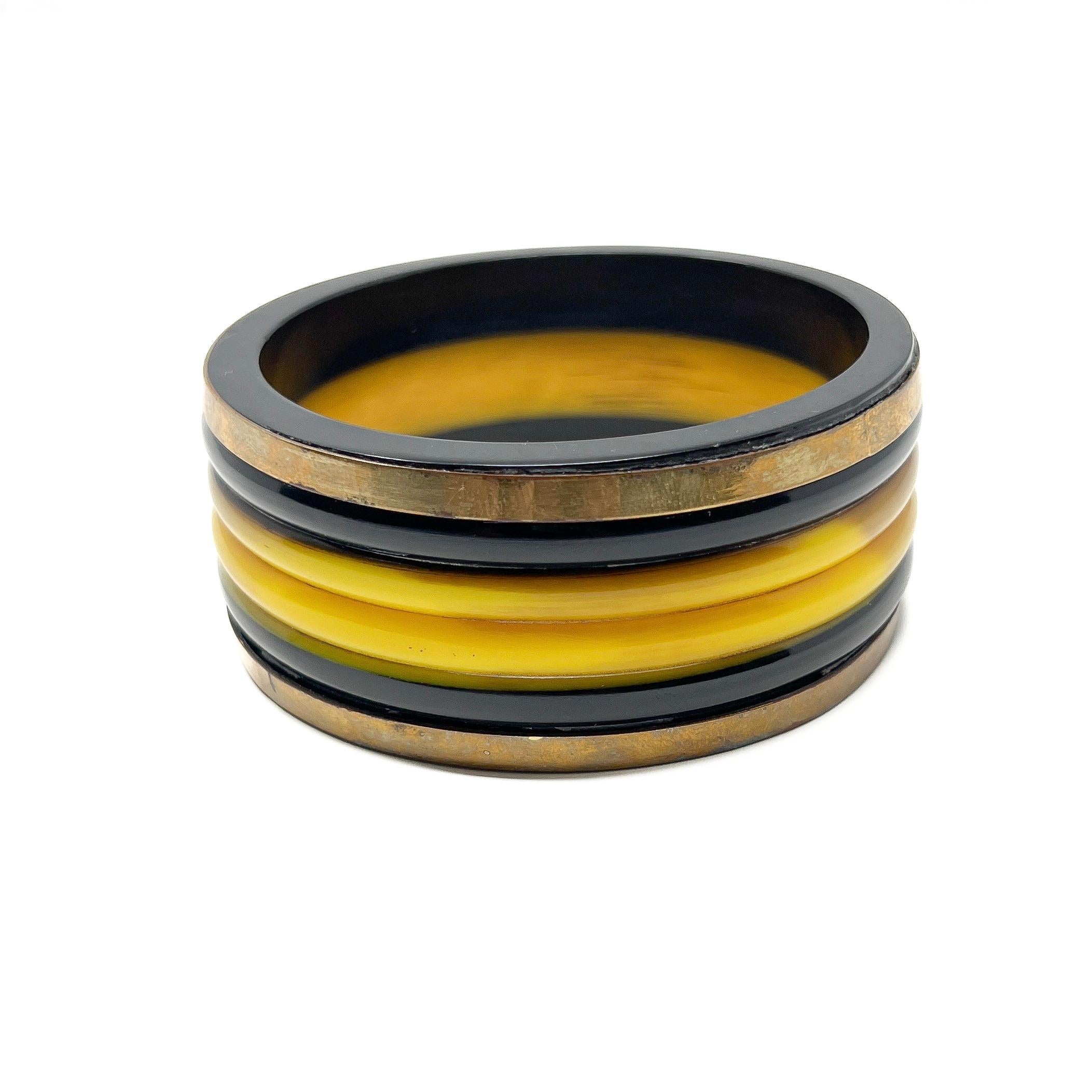 Bangle vintage in bachelite, resina e ottone degli anni '40 in vendita 1