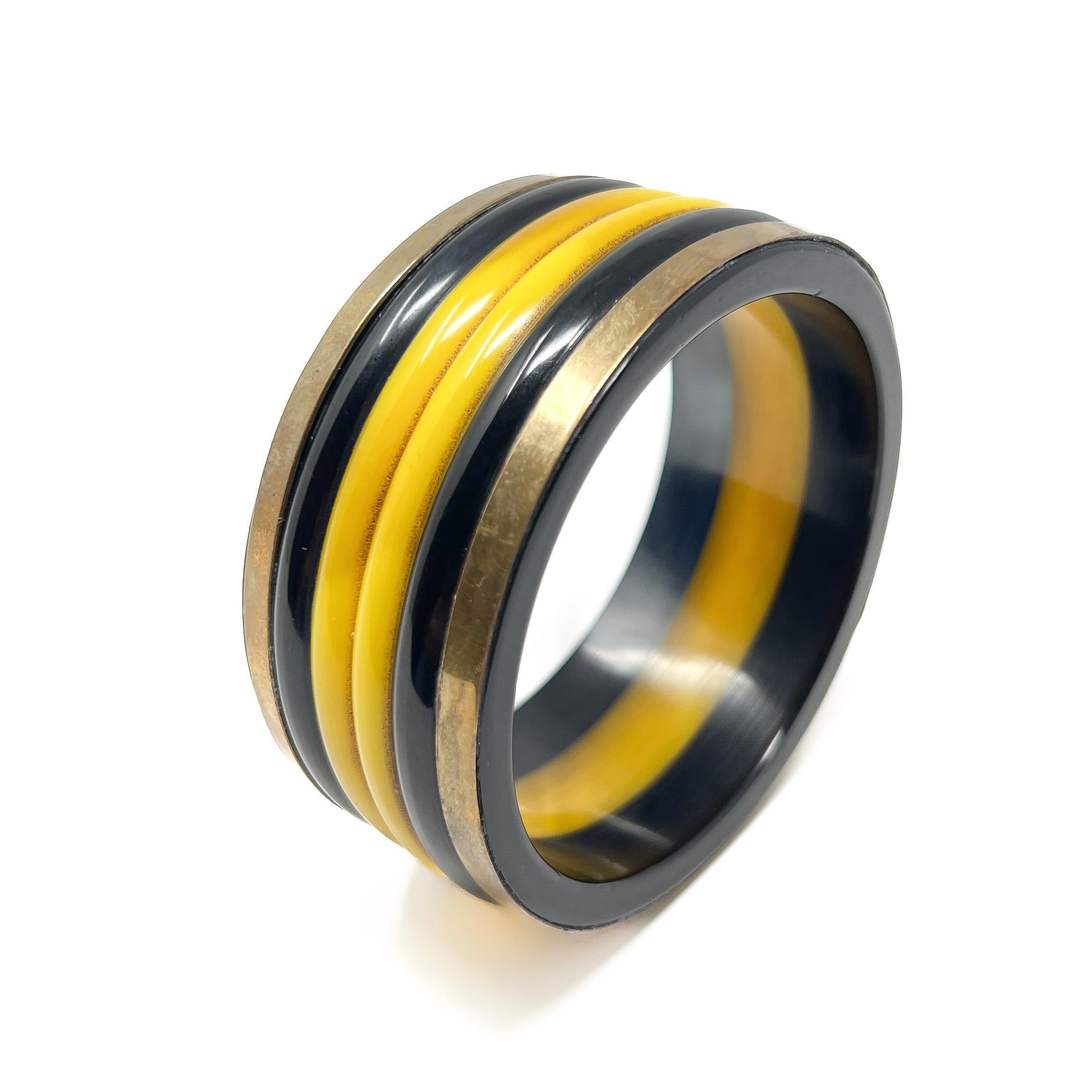 Bangle vintage in bachelite, resina e ottone degli anni '40 in vendita 3