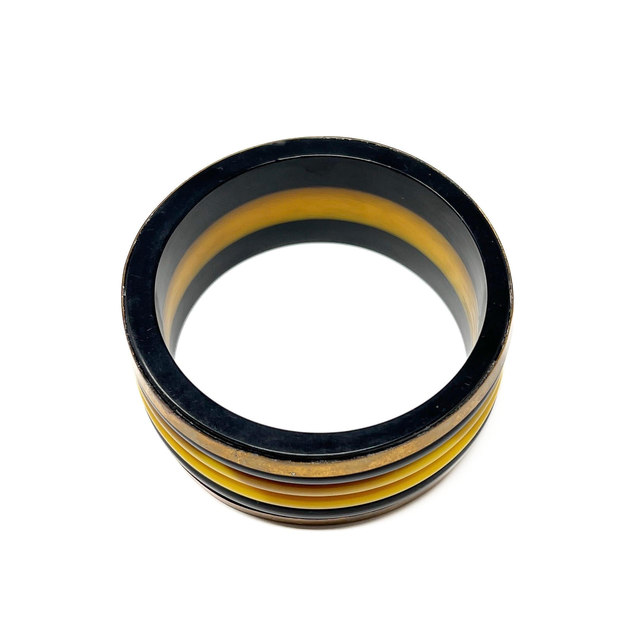 Bangle vintage in bachelite, resina e ottone degli anni '40 in vendita 4